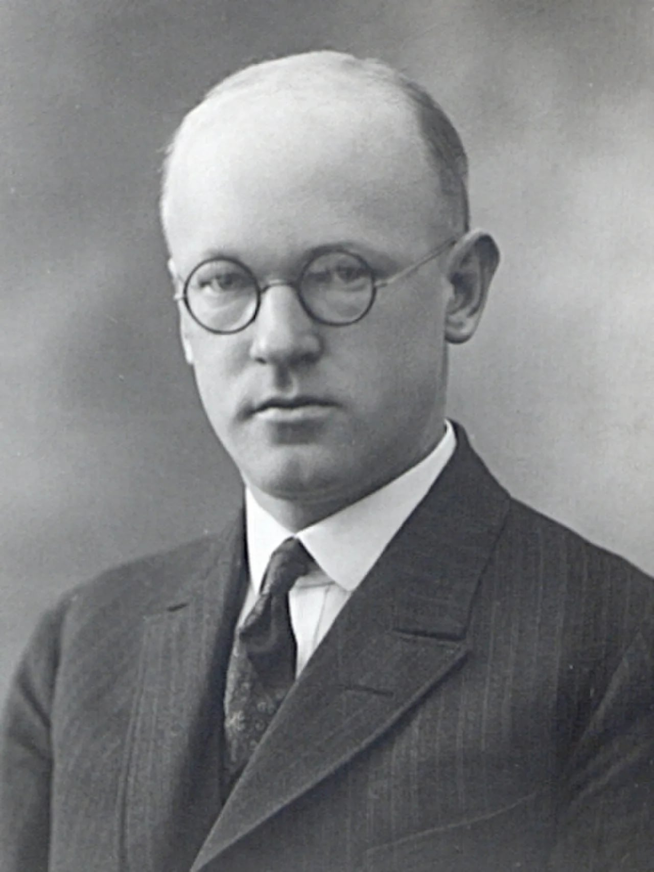 Portrait of Edgar Krahn (1894–1961) – memorial page