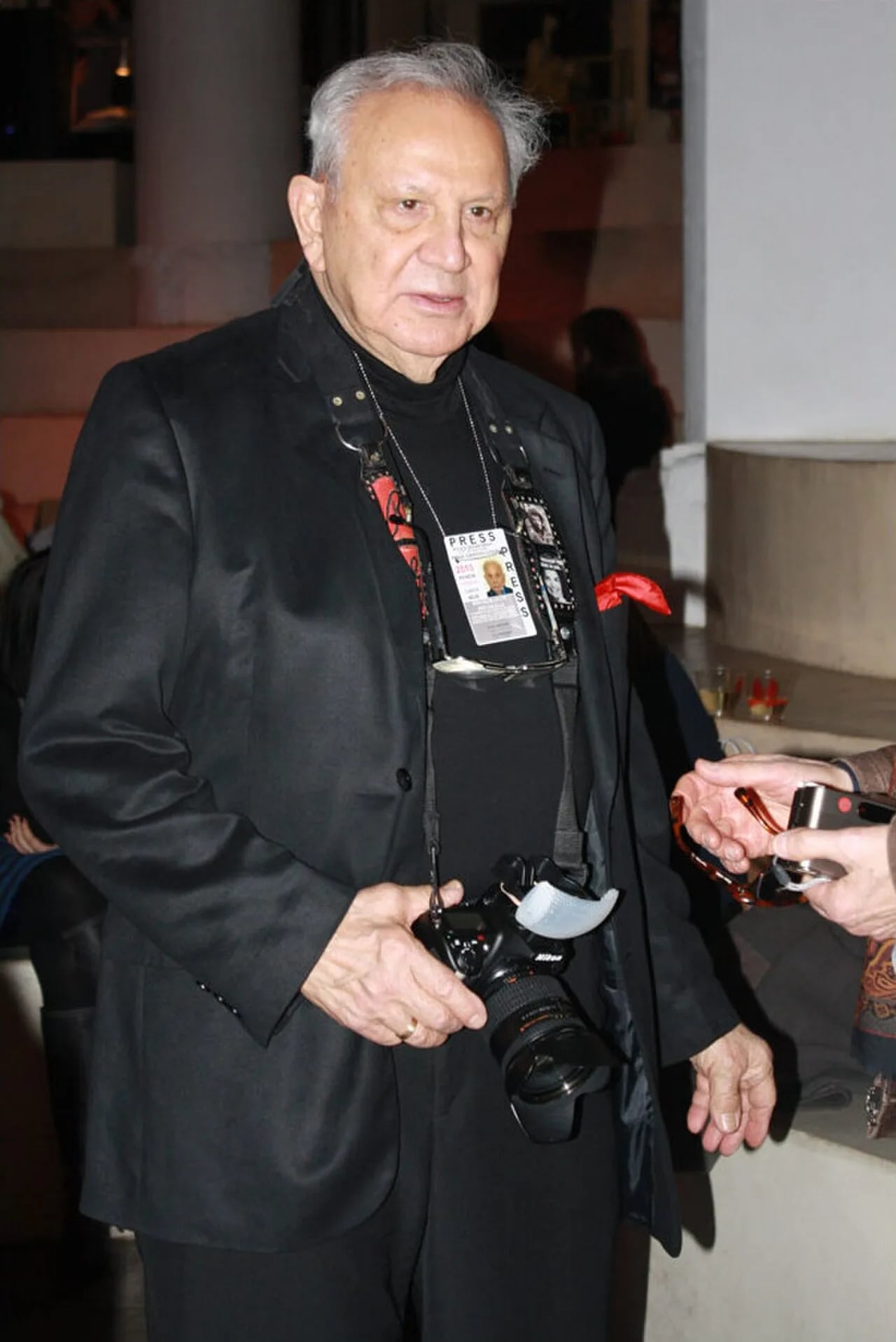 Portrait of Ron Galella (1931–2022) – memorial page