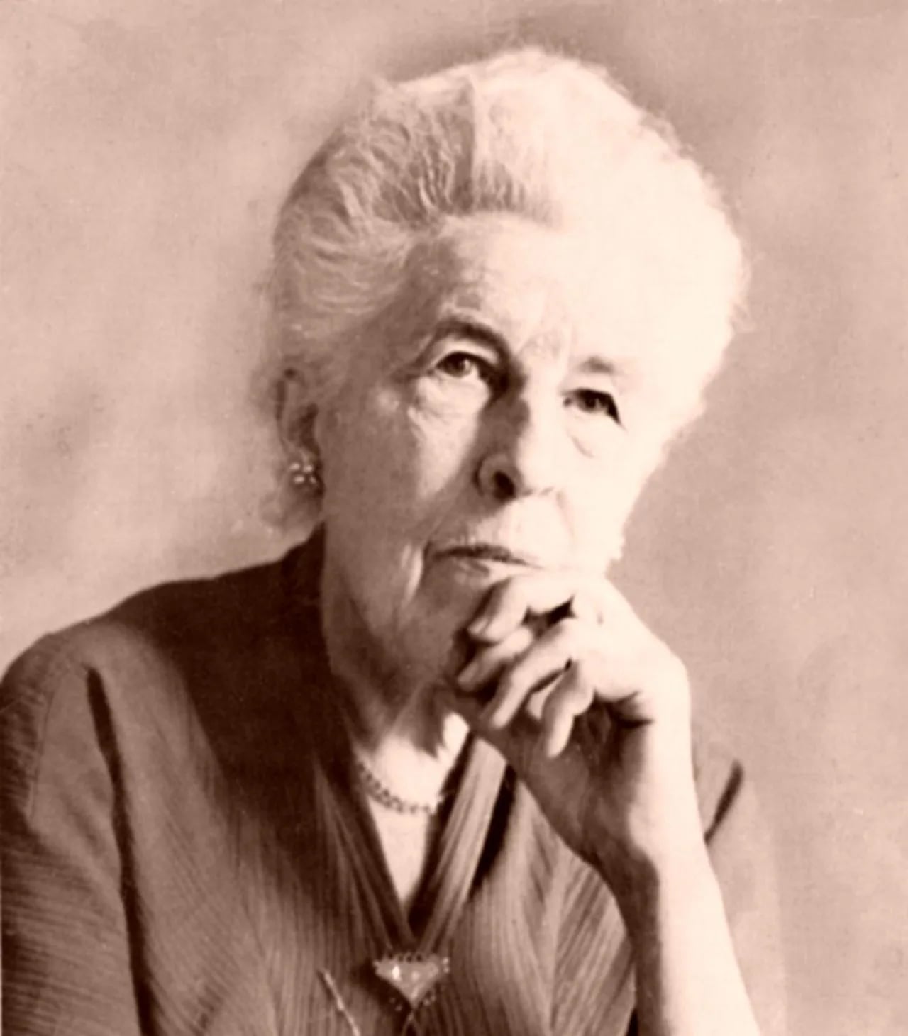 Portrait of Ruth Stout (1884–1980) – memorial page