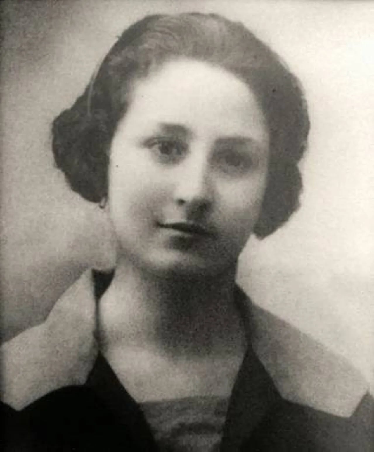 Portrait of Amada García Rodríguez (1911–1938) – memorial page