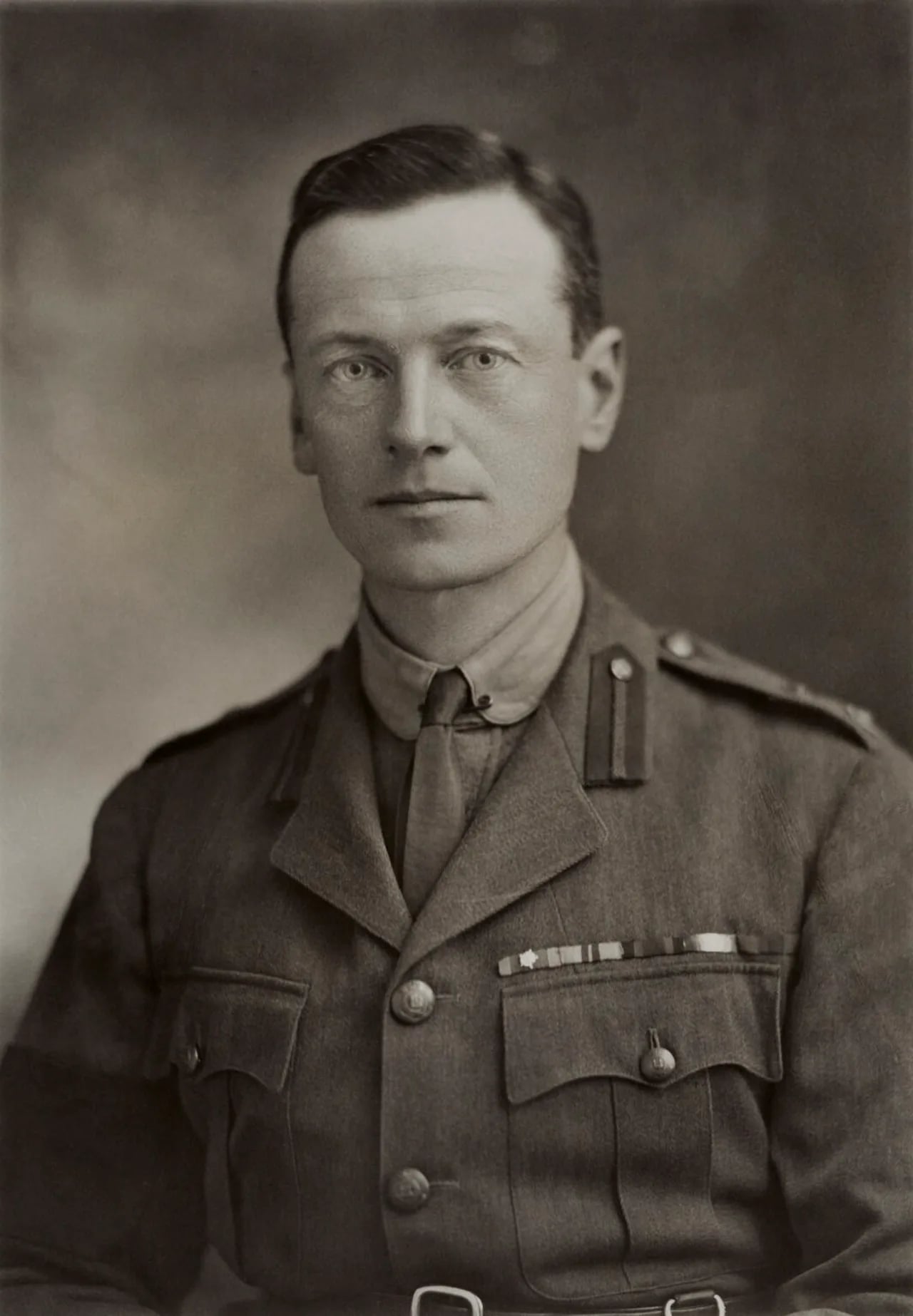 Porträt von Walter Guinness, 1. Baron Moyne (1880–1944) – Gedenkseite