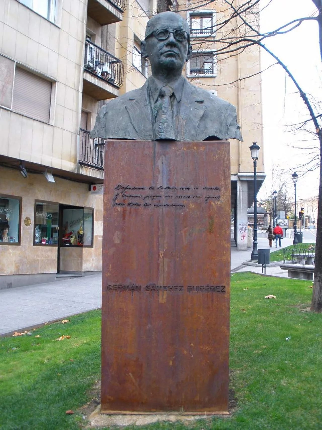 Portrait of Germán Sánchez Ruipérez (1926–2012) – memorial page