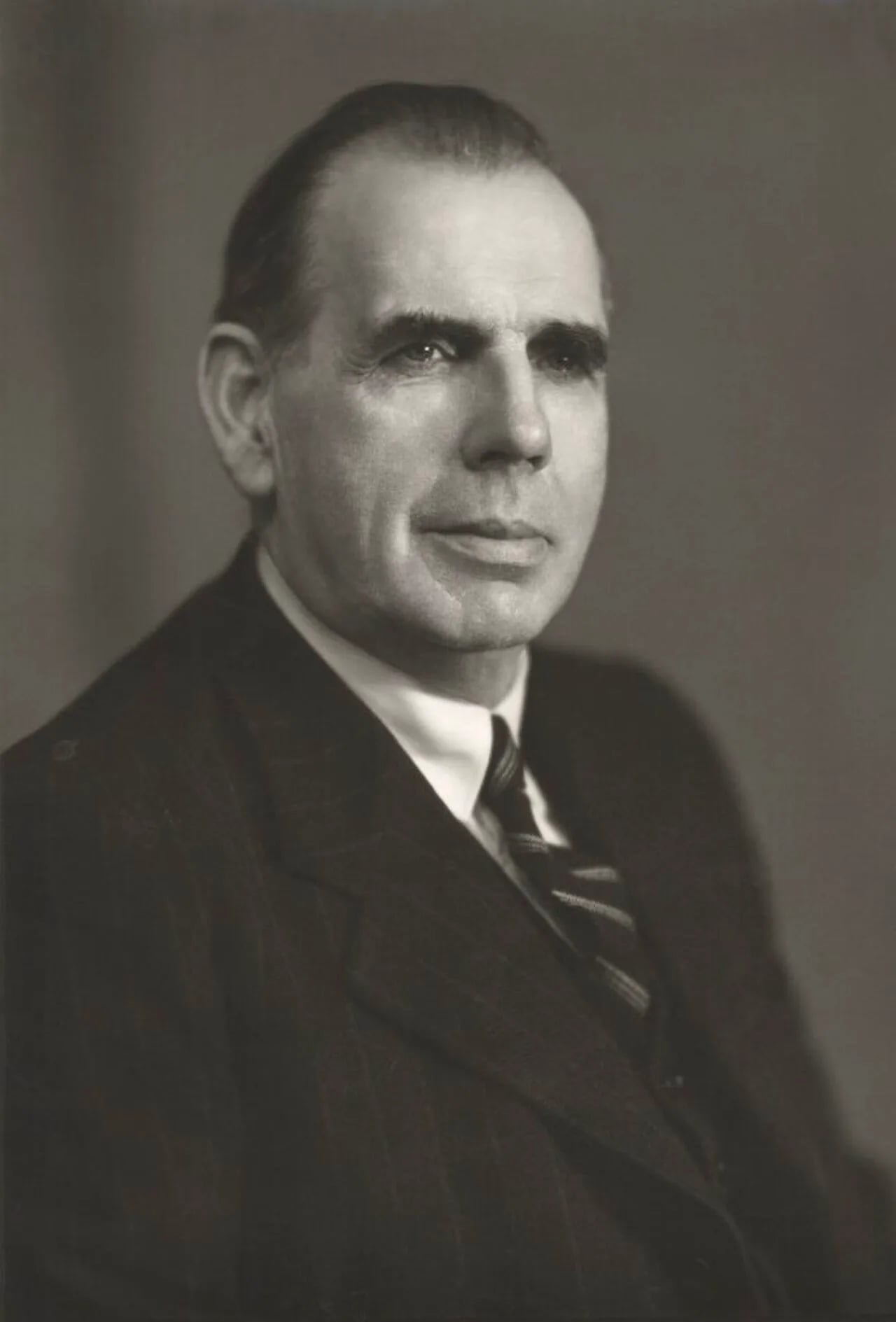 Porträt von Gordon Macdonald, 1. Baron Macdonald of Gwaenysgor (1888–1966) – Gedenkseite