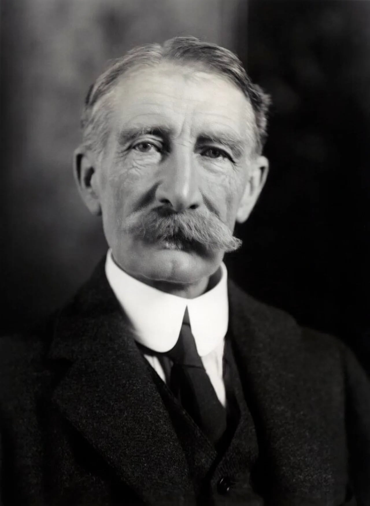 Portrait of Claude Bowes-Lyon, 14. Earl of Strathmore and Kinghorne (1855–1944) – memorial page