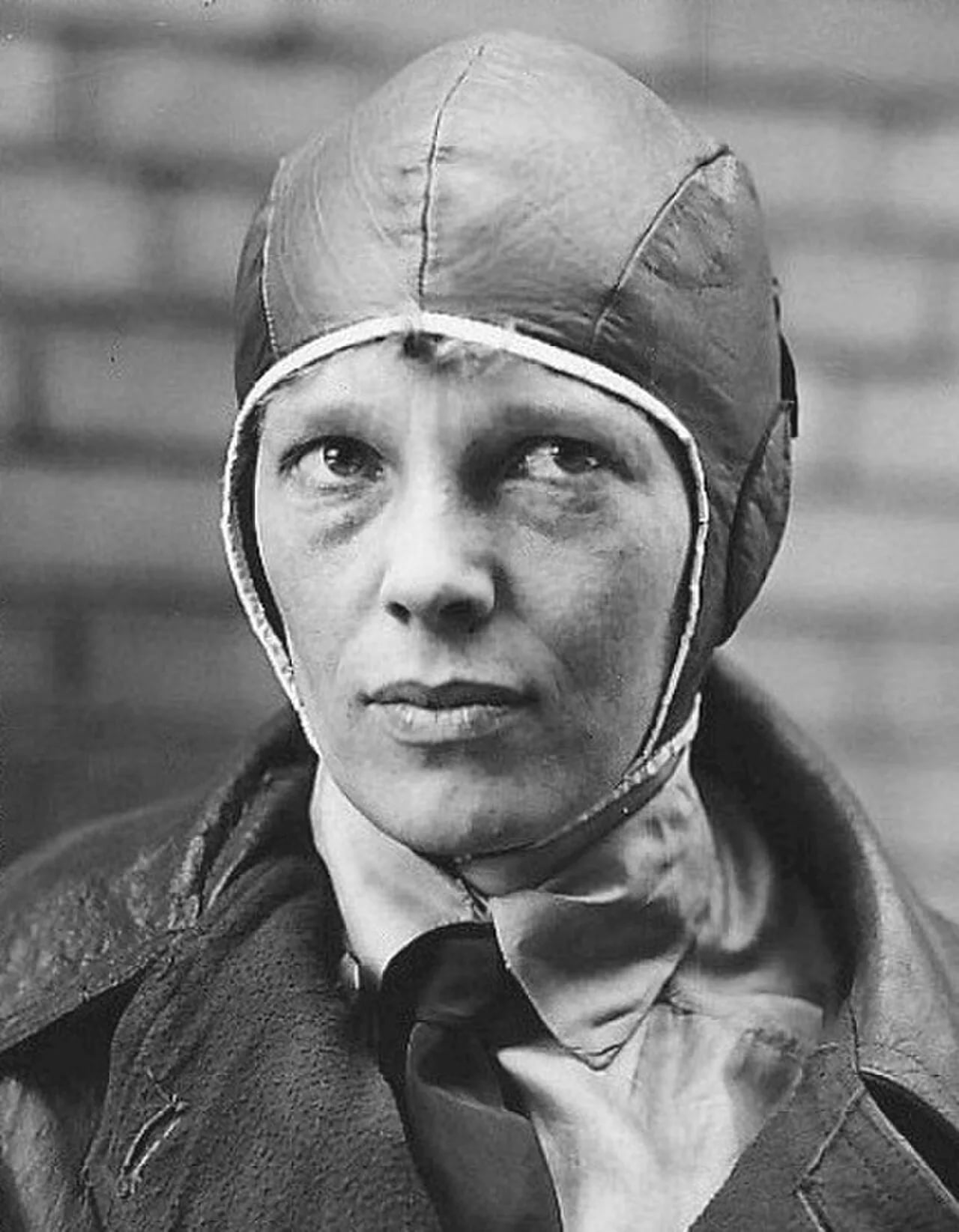 Portrait of Amelia Earhart (1897–1939) – memorial page
