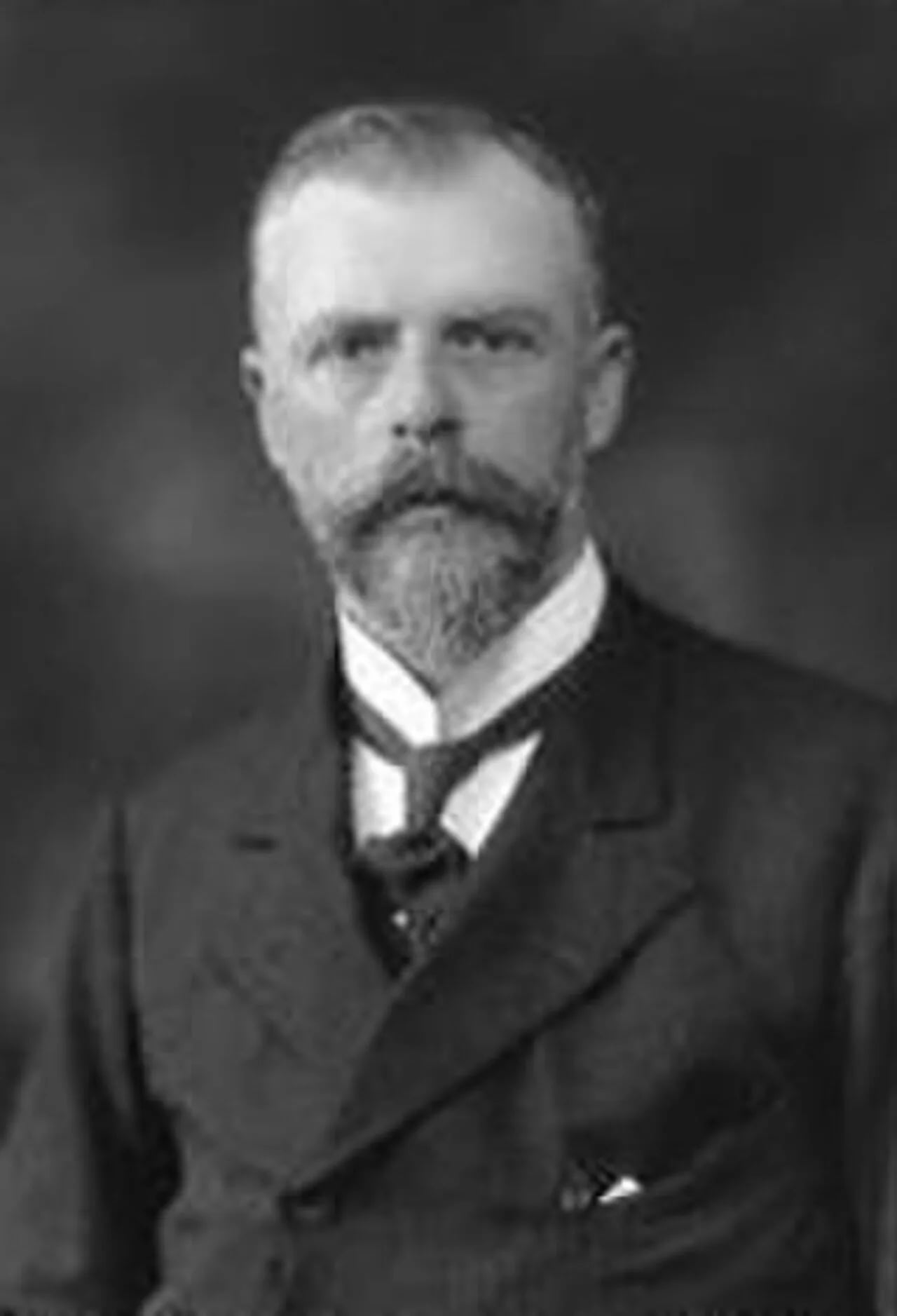 Portrait of Arthur Russell, 2. Baron Ampthill (1869–1935) – memorial page