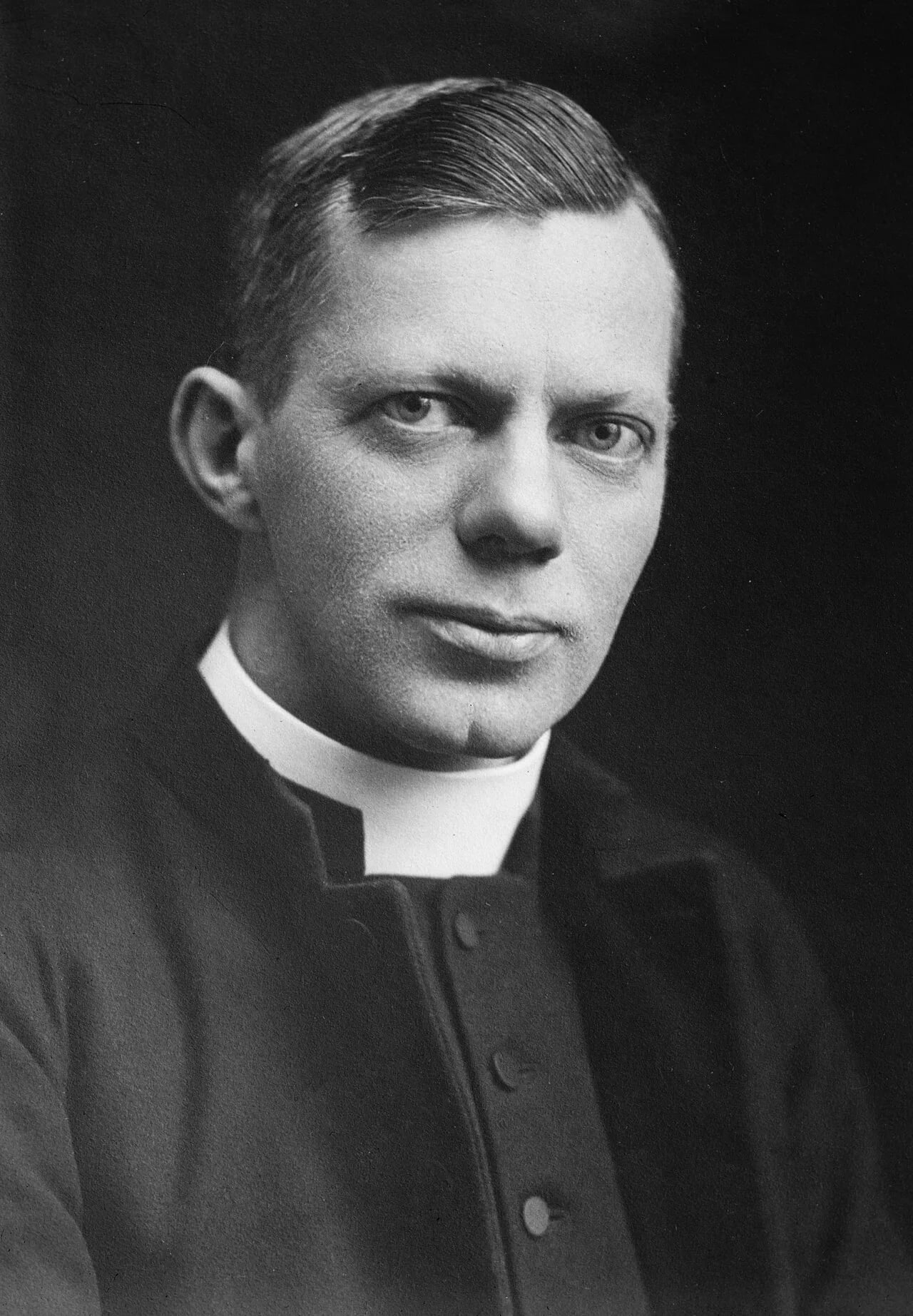 Portrait of George Kennedy Allen Bell (1883–1958) – memorial page
