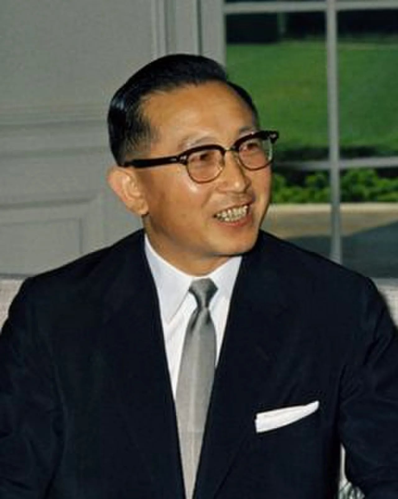 Porträt von Chung Il-kwon (1917–1994) – Gedenkseite