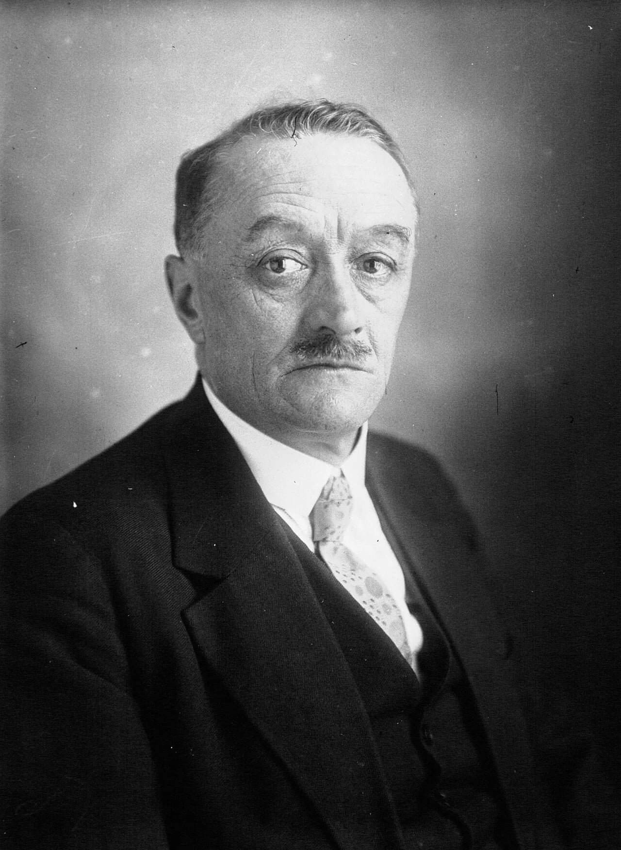 Portrait of Paul Courrent (1872–1966) – memorial page