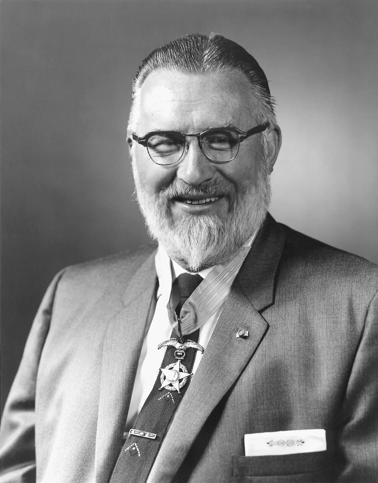 Porträt von Frank K. Edmondson (1912–2008) – Gedenkseite