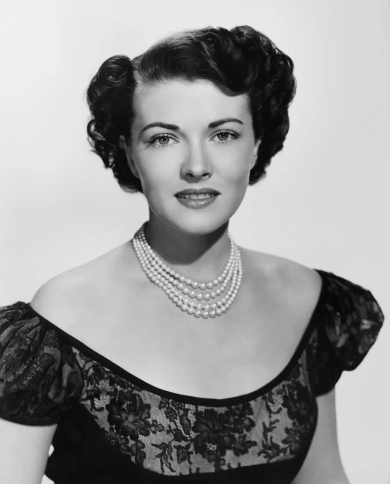 Porträt von Paula Raymond (1924–2003) – Gedenkseite
