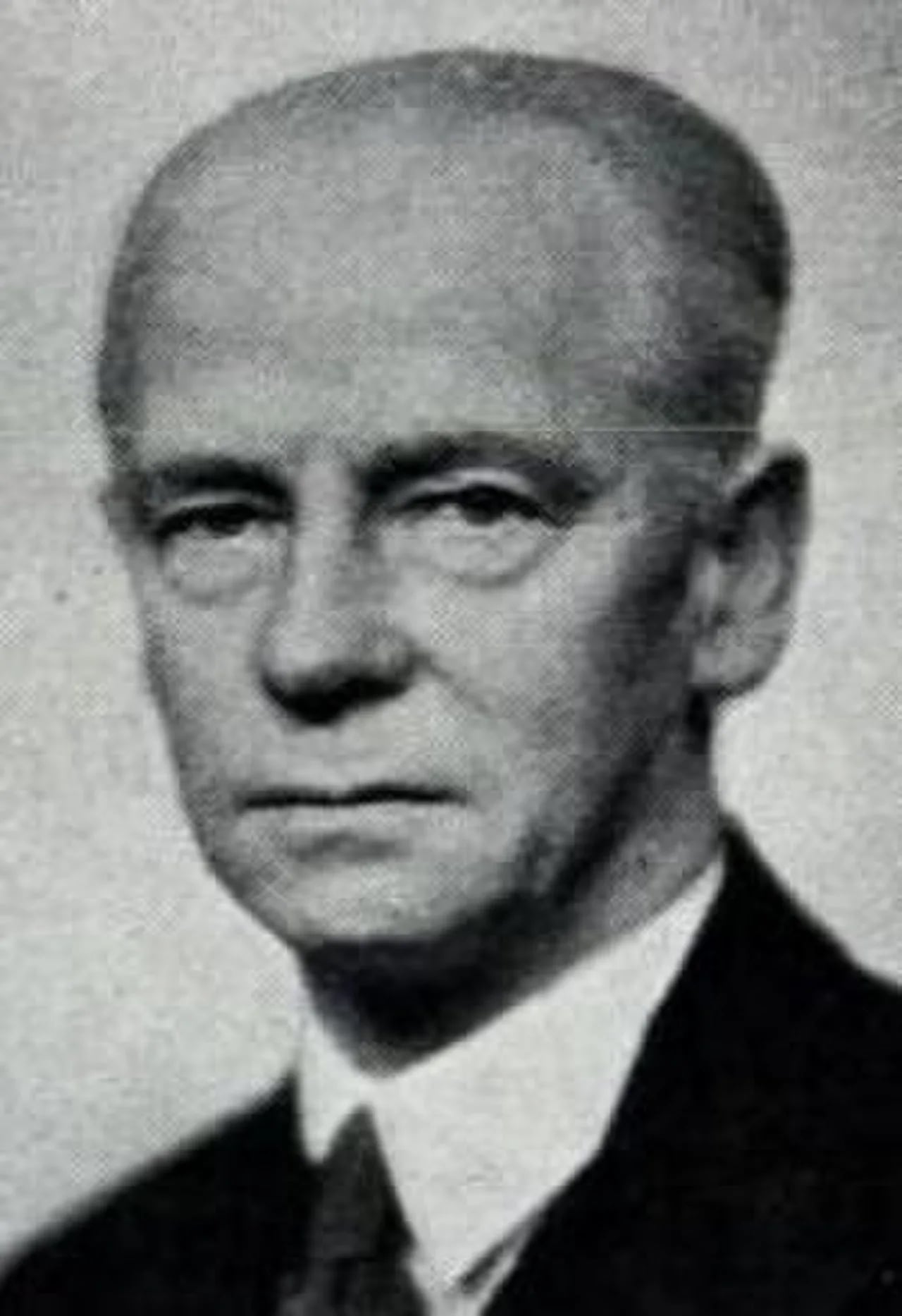 Portrait of Carl Bugge (1881–1968) – memorial page