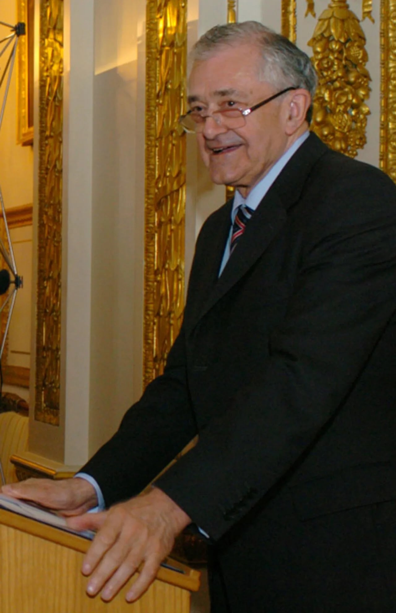 Porträt von Terry Davis (1938–2024) – Gedenkseite