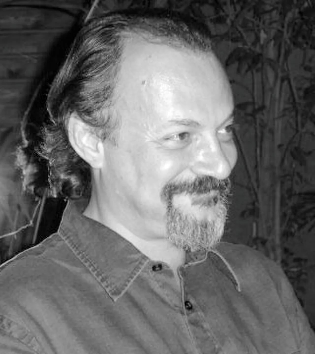 Porträt von Pedro Zarraluki (1954–2025) – Gedenkseite