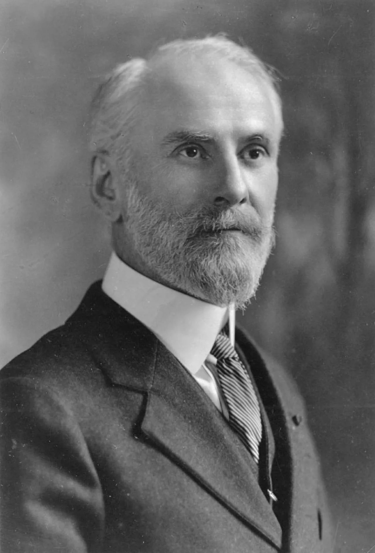 Porträt von Pierre-Georges Roy (1870–1953) – Gedenkseite