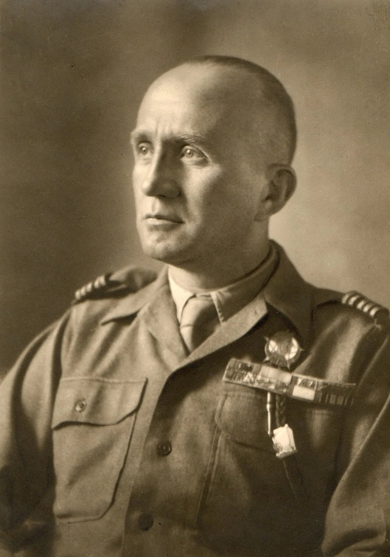Porträt von Pierre Boyer de Latour du Moulin (1896–1976) – Gedenkseite