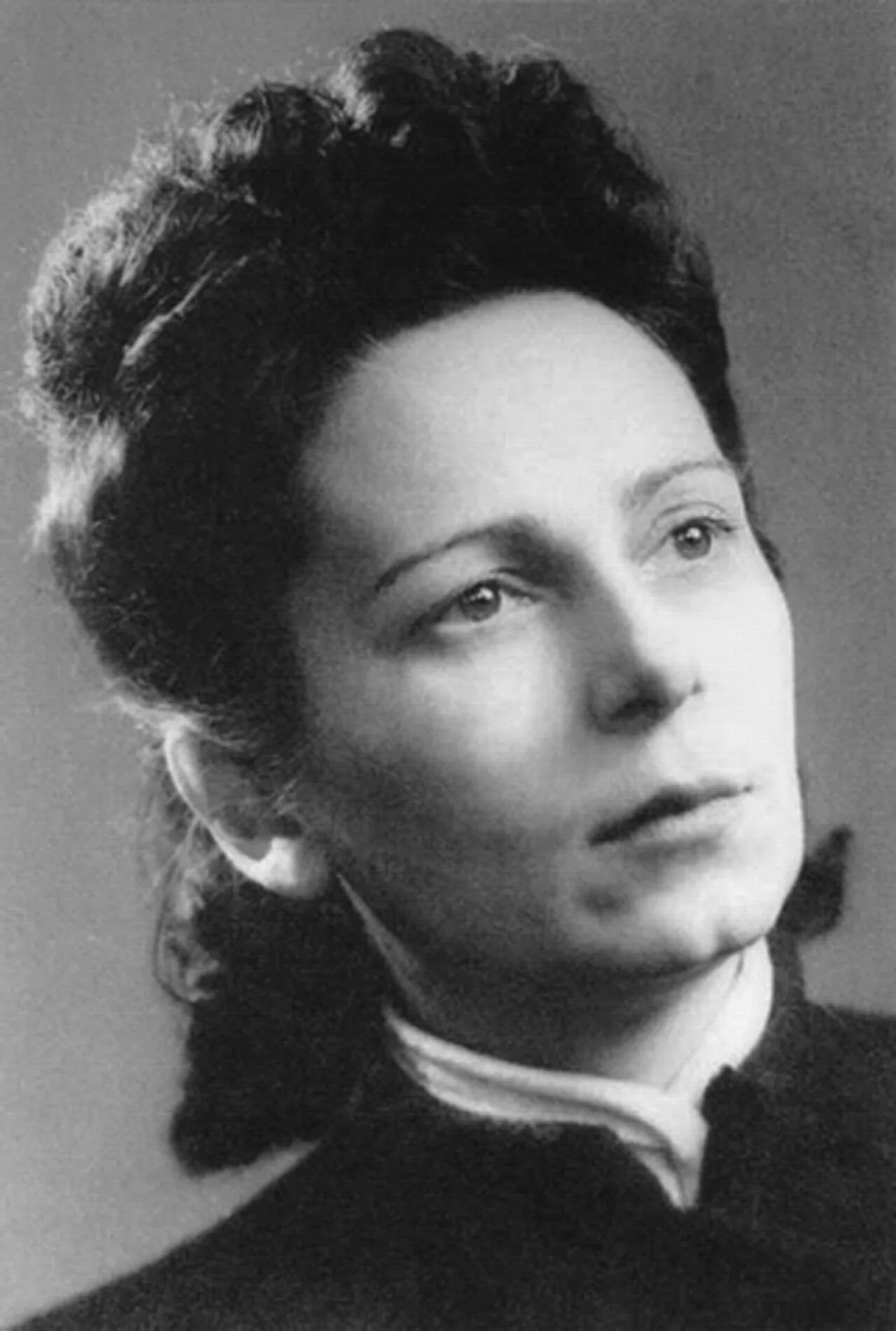 Porträt von Ariadna Alexandrowna Skrjabina (1905–1944) – Gedenkseite