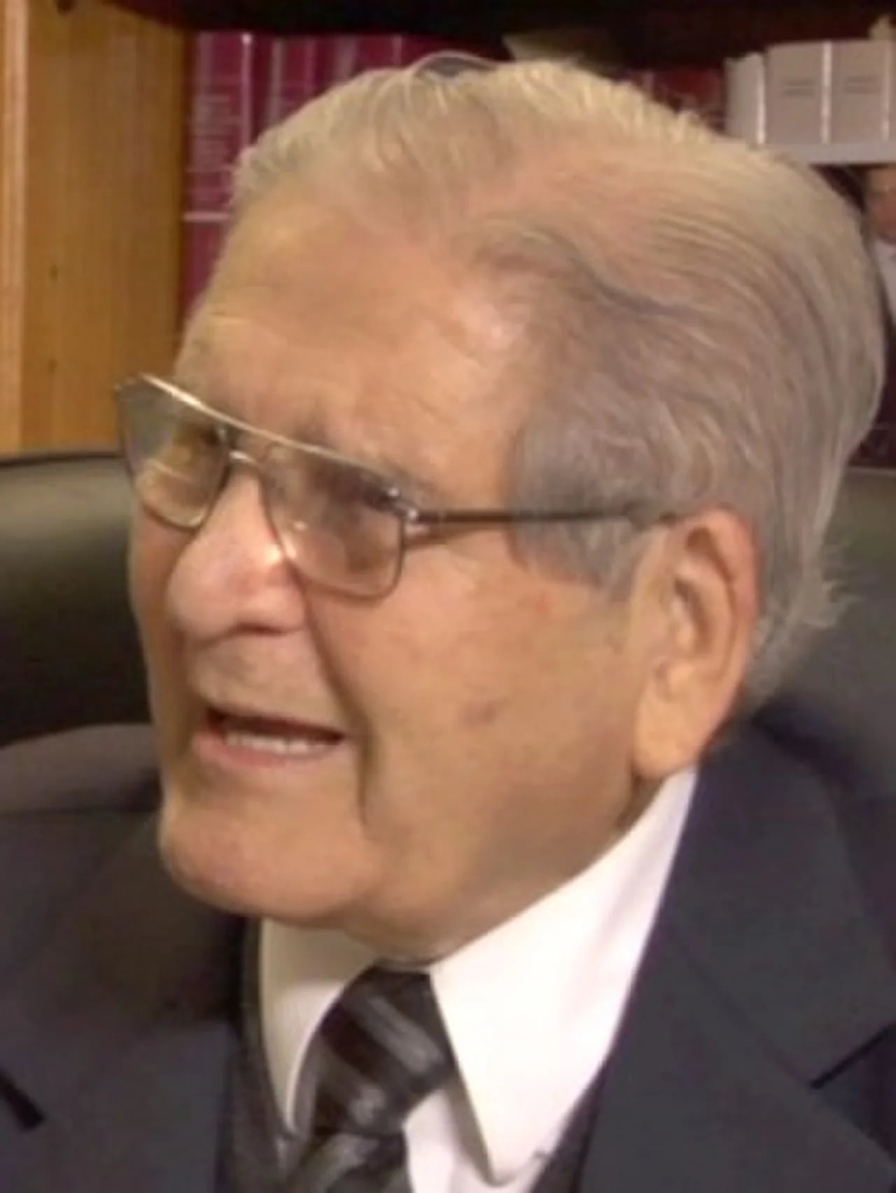 Porträt von Enrique Silva Cimma (1918–2012) – Gedenkseite