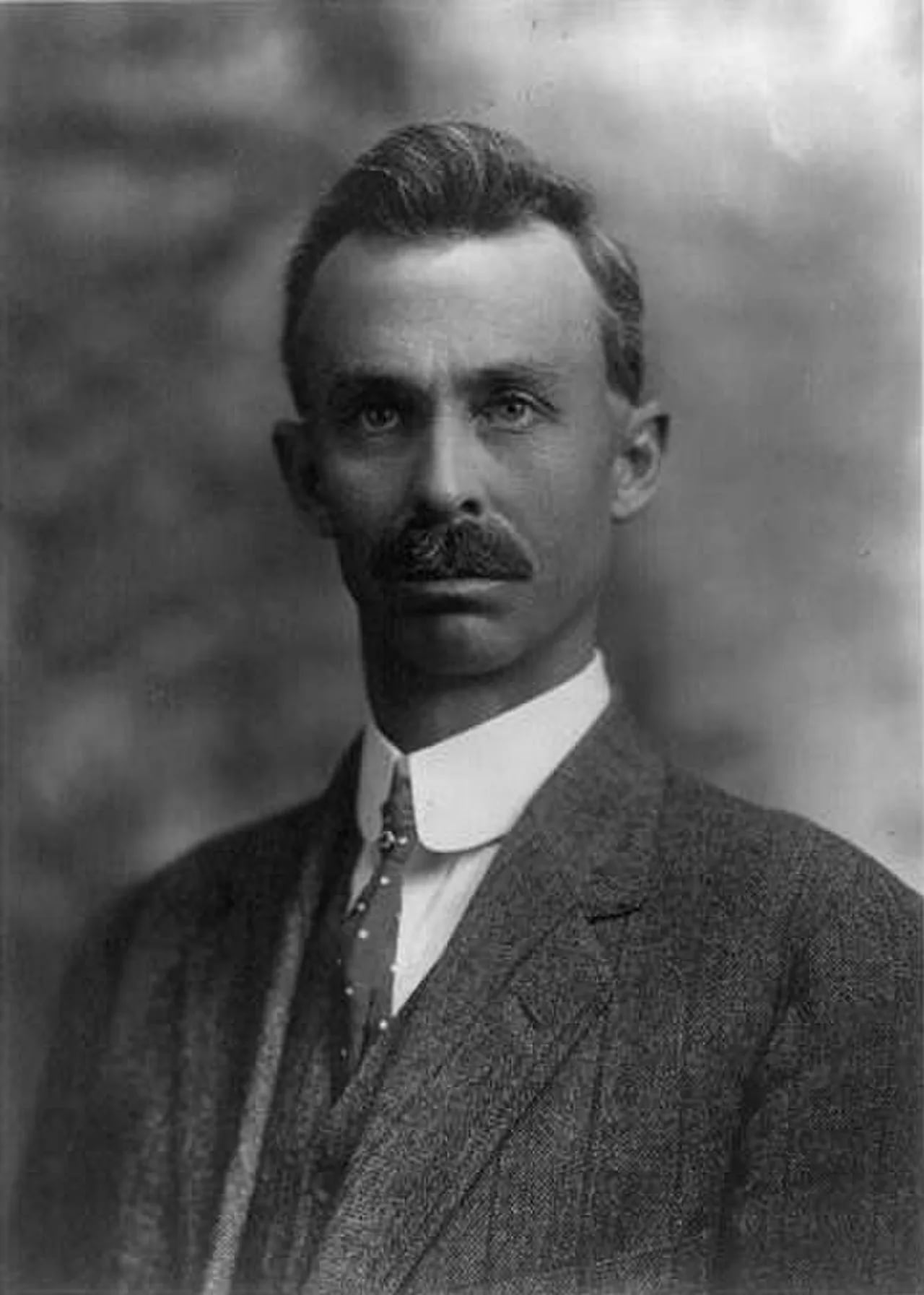 Portrait of Vernon Orlando Bailey (1864–1942) – memorial page