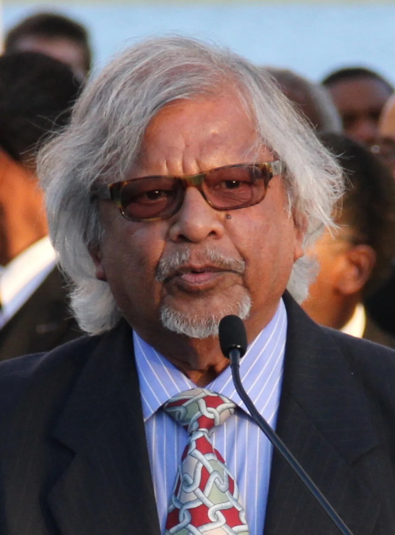Porträt von Arun Manilal Gandhi (1934–2023) – Gedenkseite