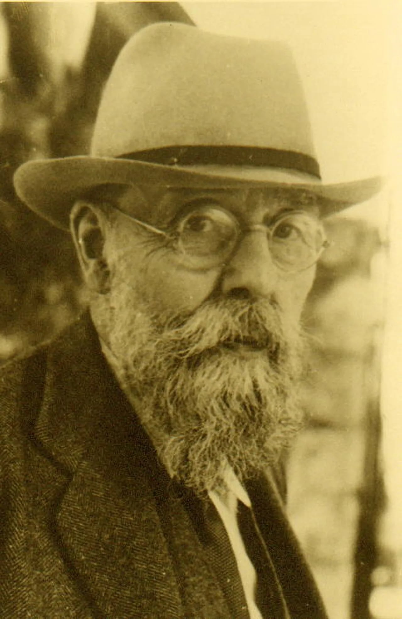 Portrait of René Olivier (1874–1962) – memorial page