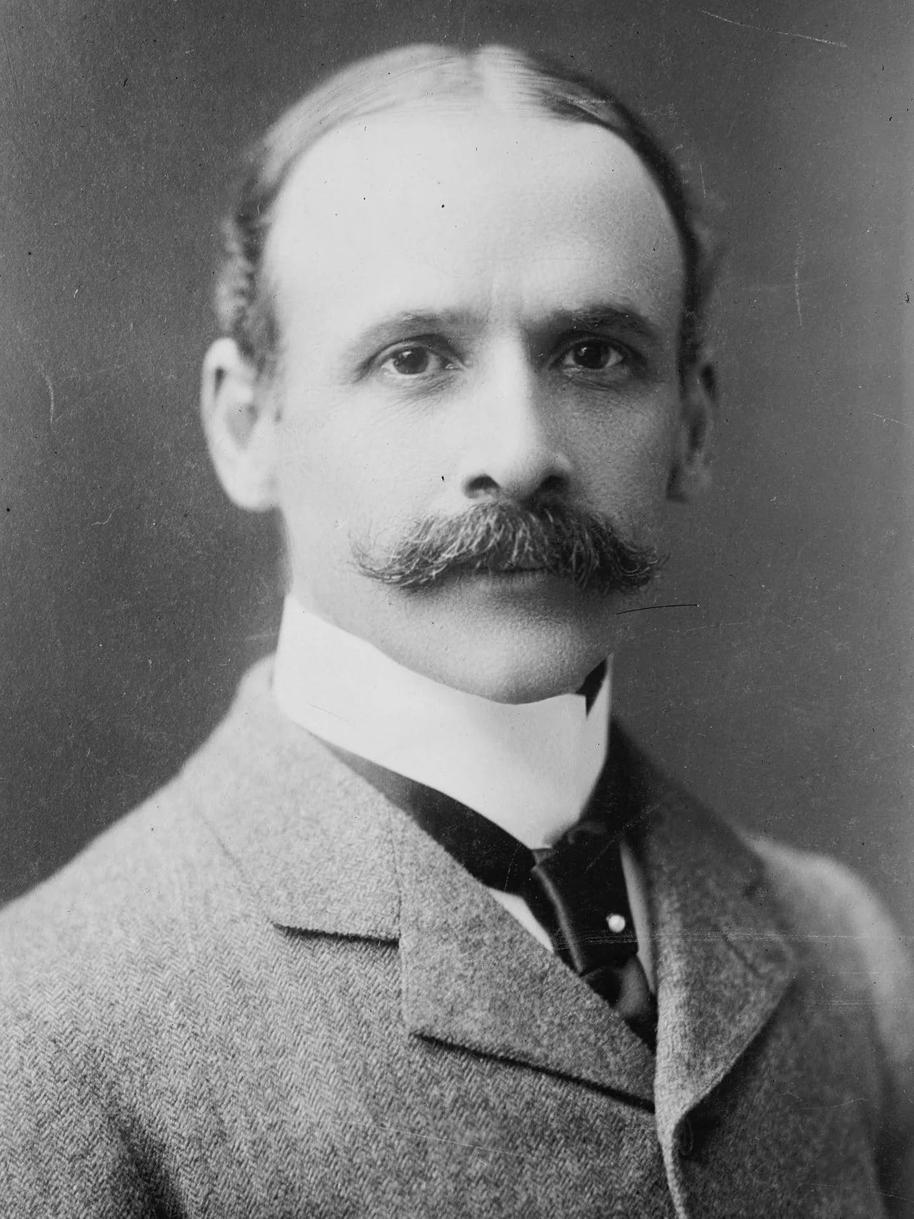 Portrait of Francis B. Loomis (1861–1948) – memorial page