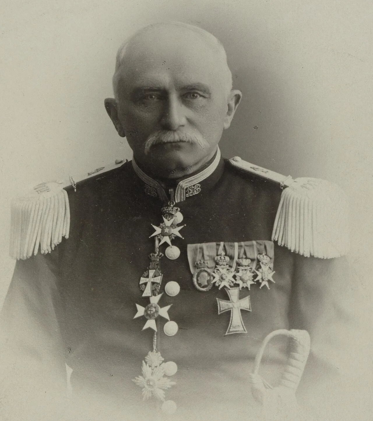 Portrait of Herman Severin Løvenskiold (1838–1910) – memorial page