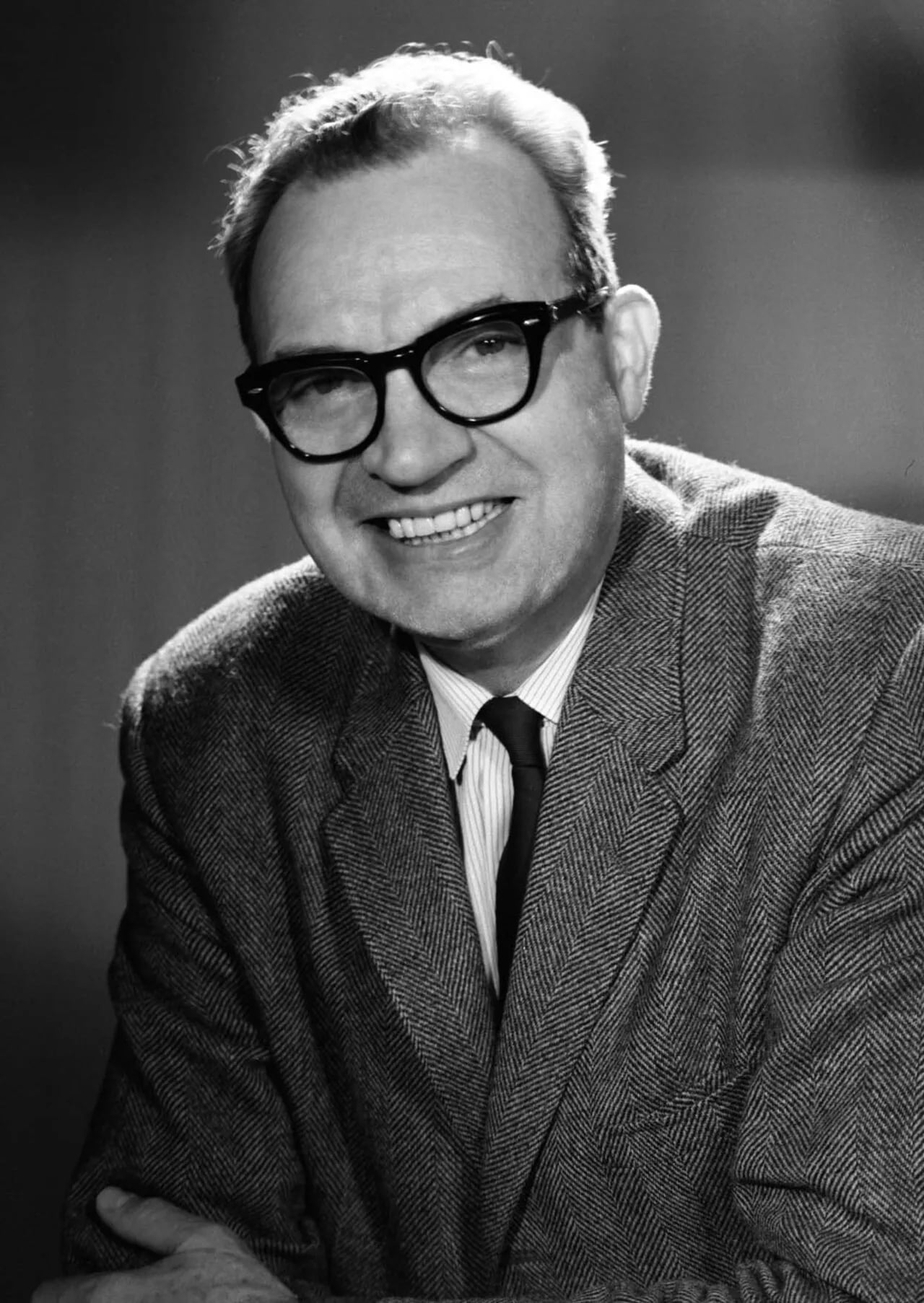 Portrait of Robert Garry (1906–1989) – memorial page