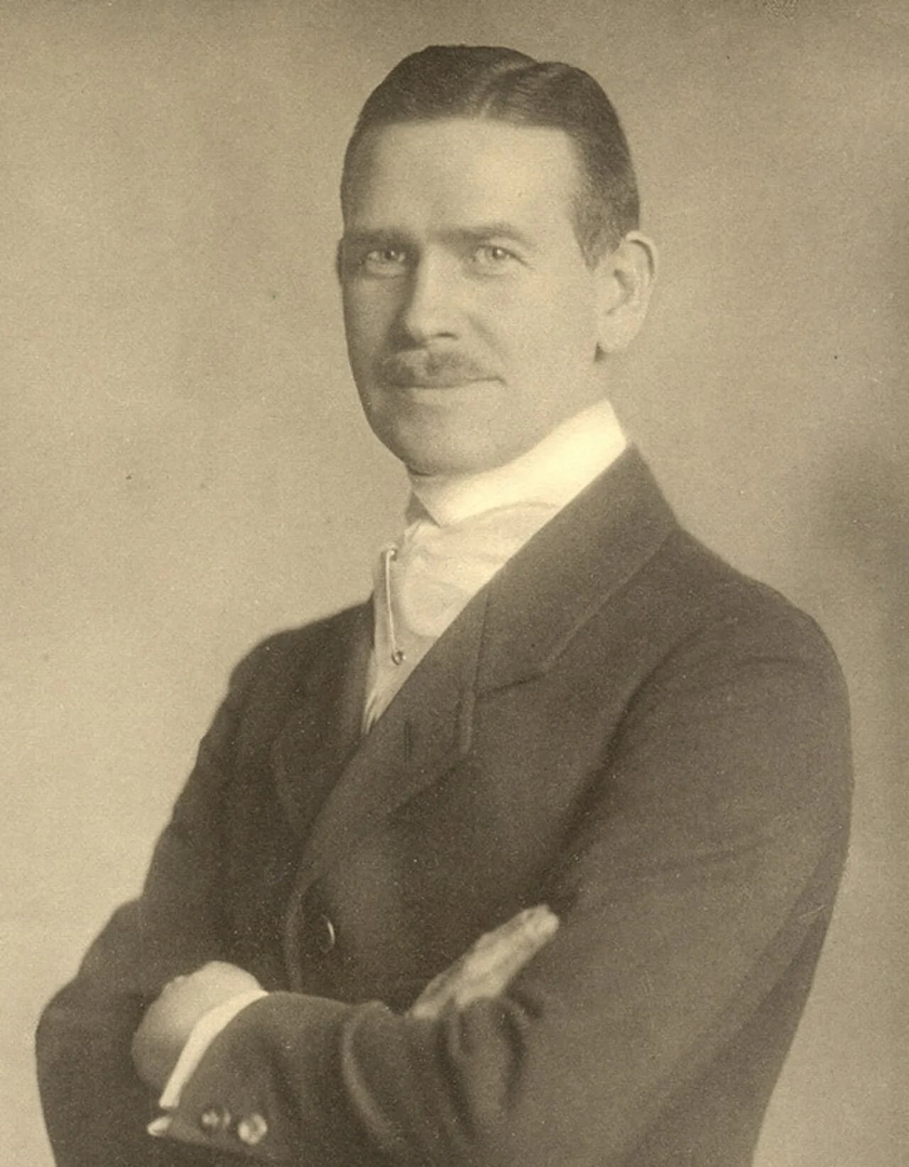 Portrait of Ragnar Olson (1880–1955) – memorial page