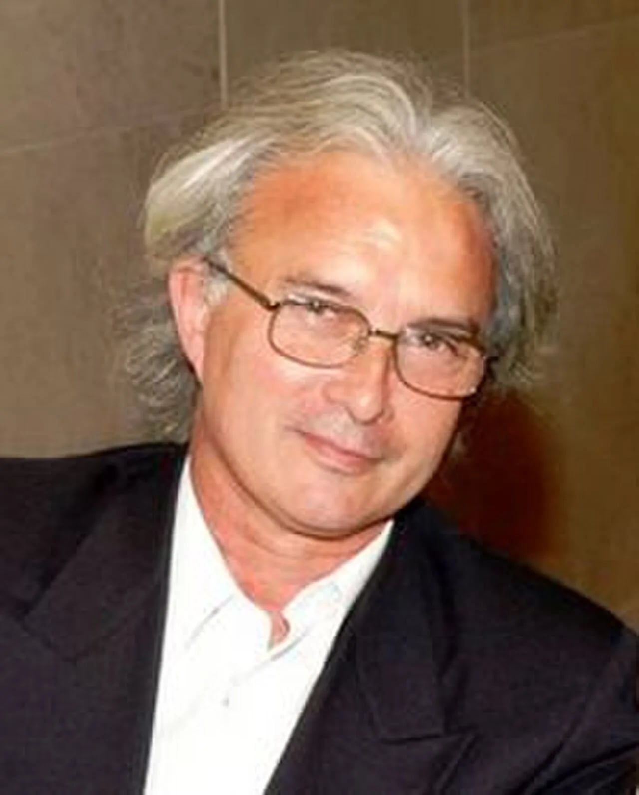 Porträt von Rubén Martínez Huelmo (1949–2025) – Gedenkseite