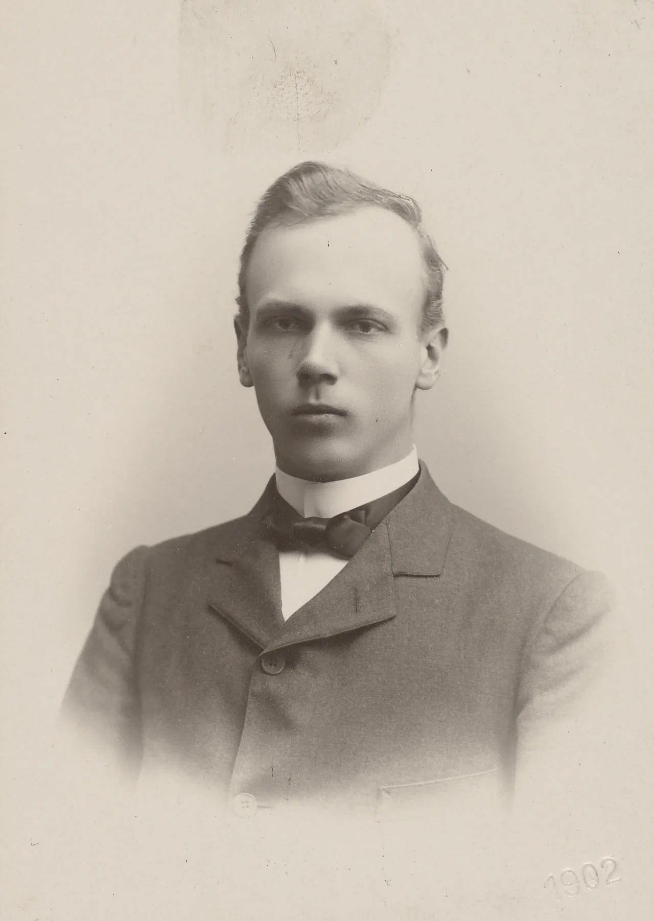 Portrait of Gustaf Hallström (1880–1962) – memorial page