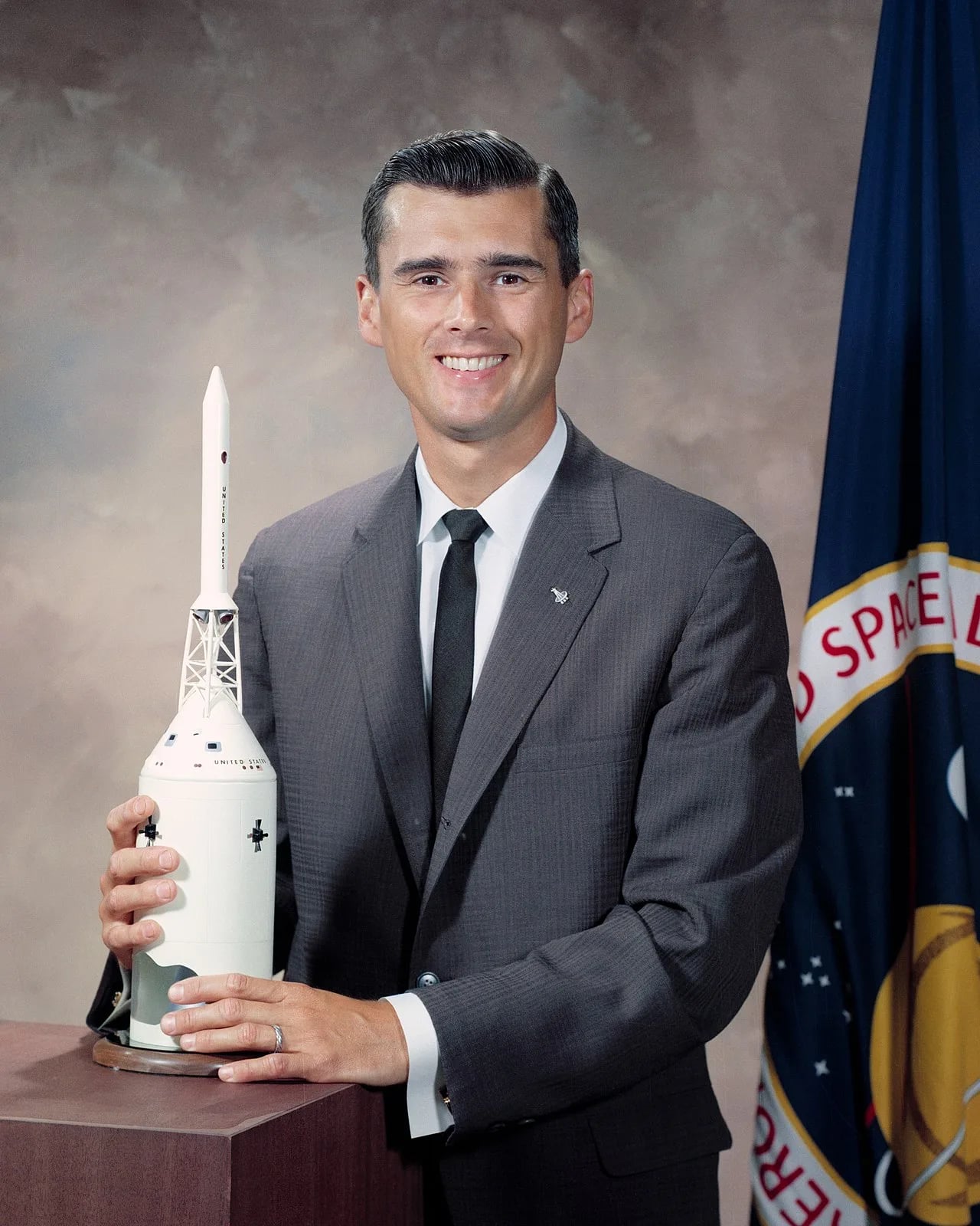 Portrait of Roger Bruce Chaffee (1935–1967) – memorial page
