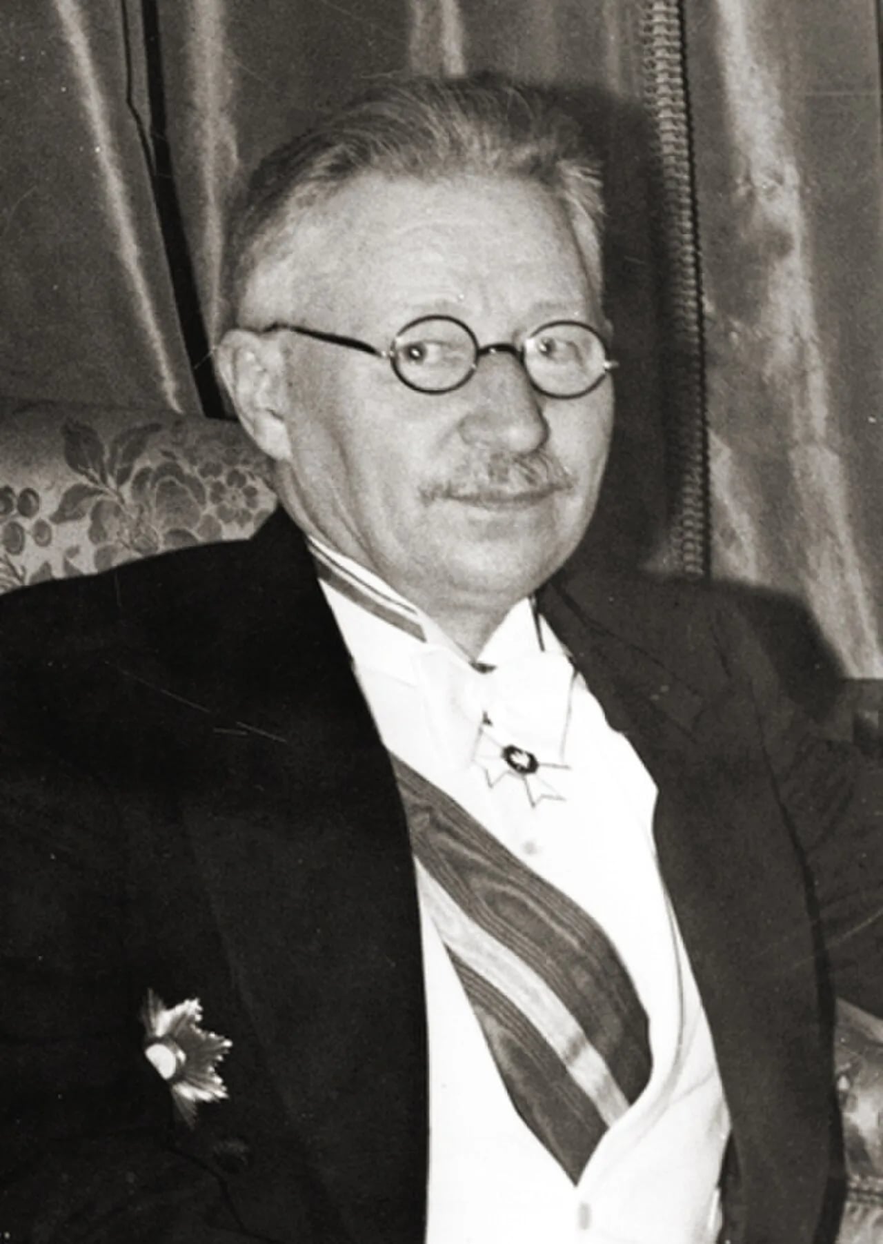Porträt von Wojciech Świętosławski (1881–1968) – Gedenkseite