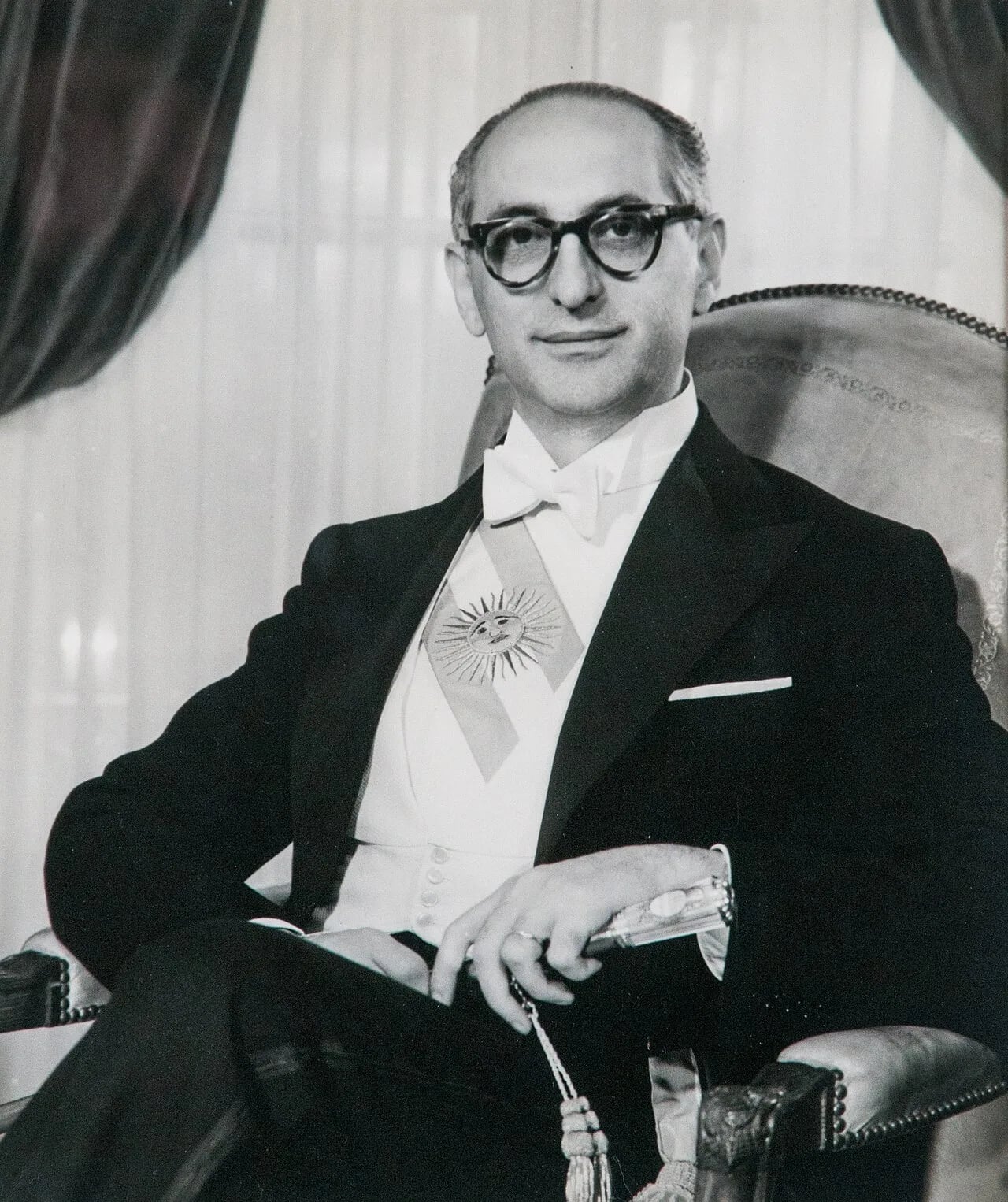 Porträt von Arturo Frondizi (1908–1995) – Gedenkseite