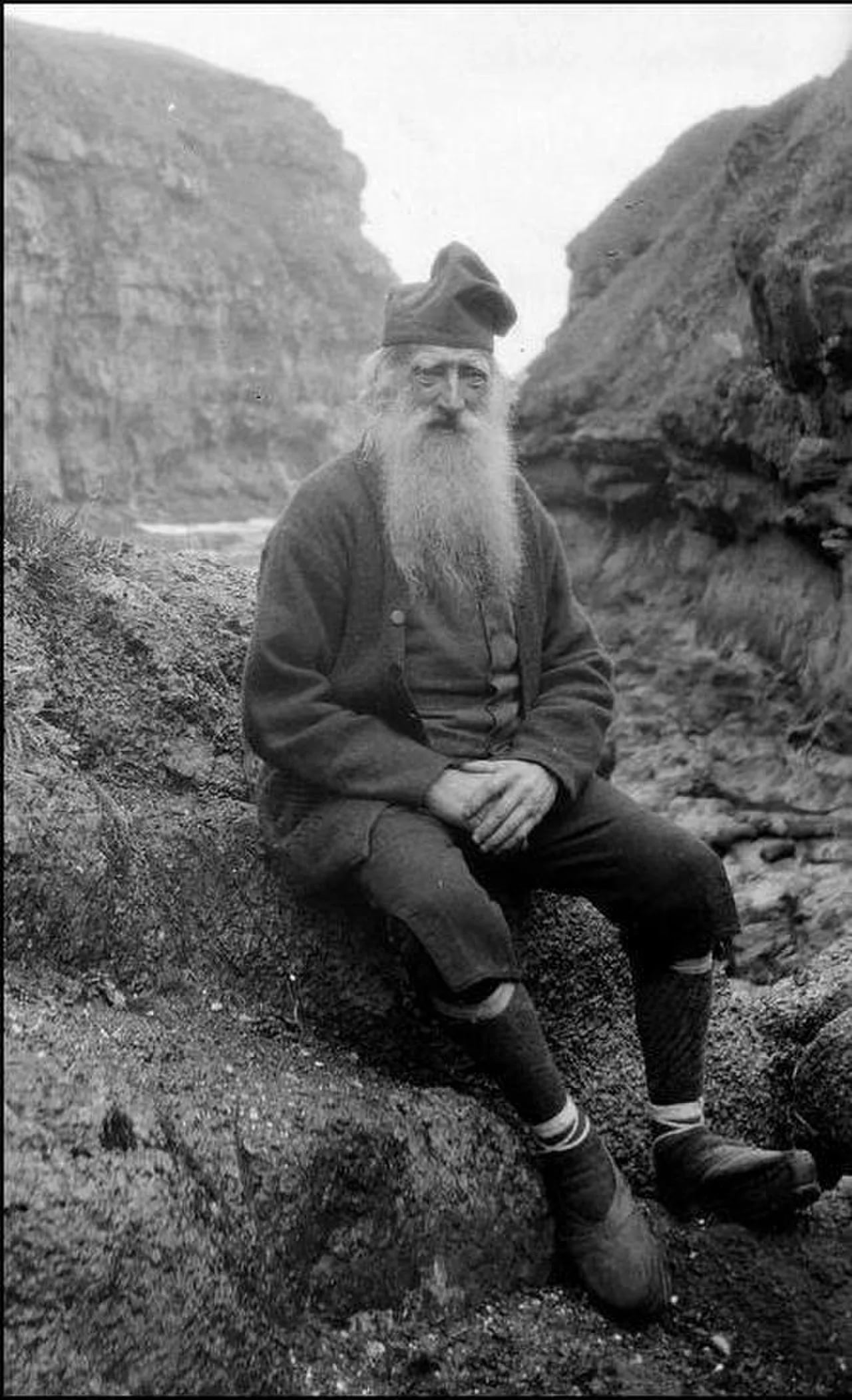 Portrait of Joen Danielsen (1843–1926) – memorial page