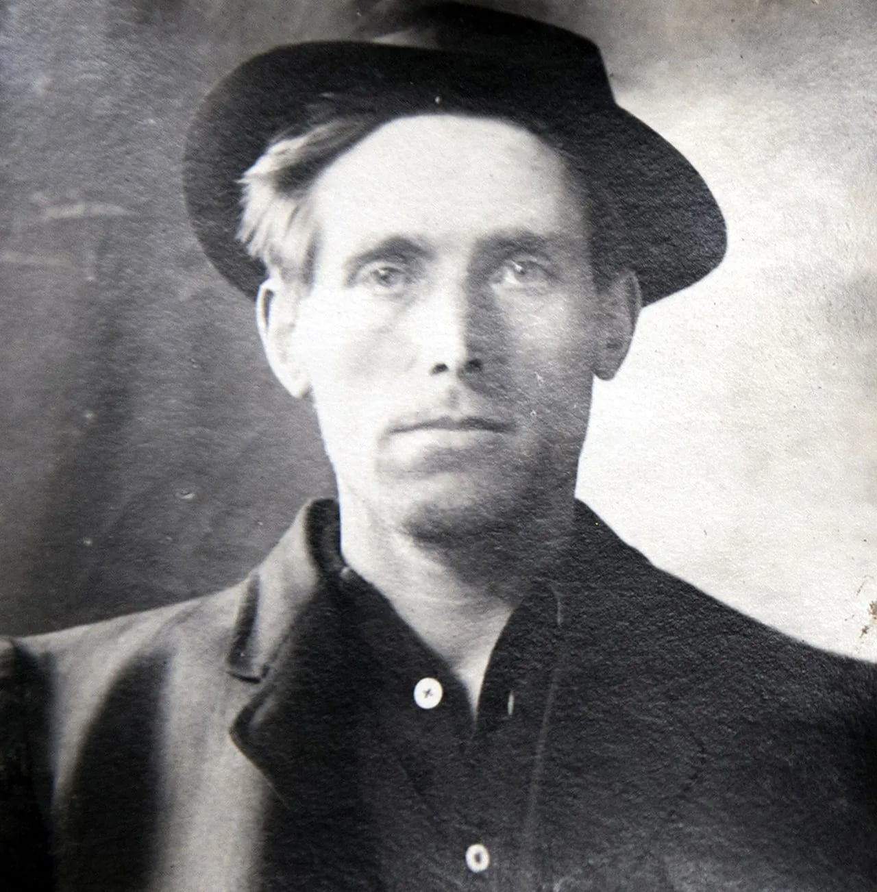 Portrait of Joe Hill (1879–1915) – memorial page