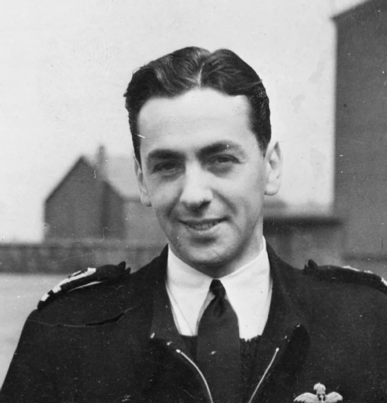 Portrait of Eric Melrose Brown (1919–2016) – memorial page