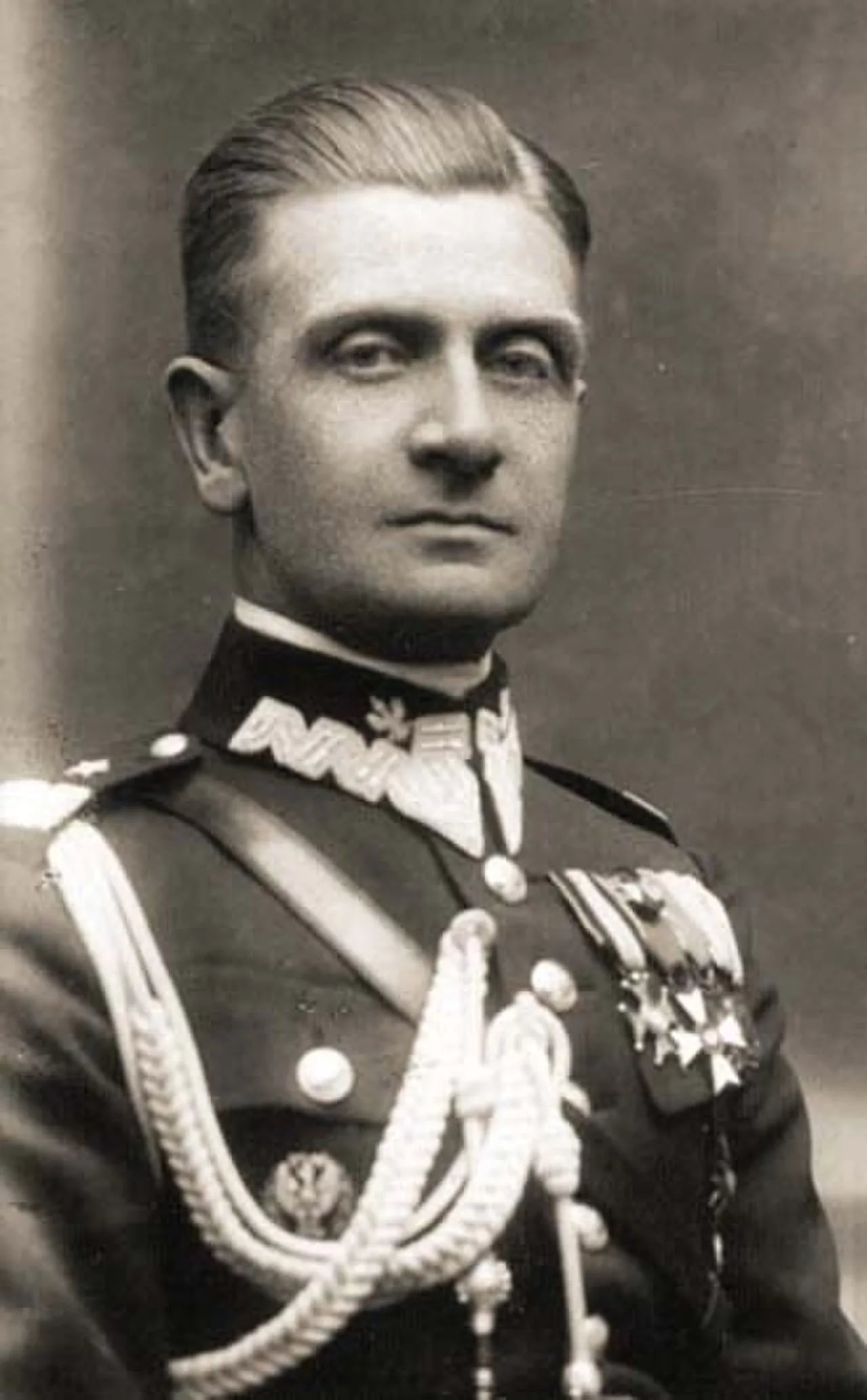 Porträt von Emil Krukowicz-Przedrzymirski (1886–1957) – Gedenkseite