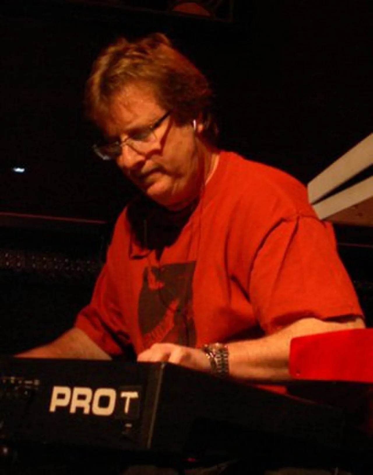 Porträt von T Lavitz (1956–2010) – Gedenkseite