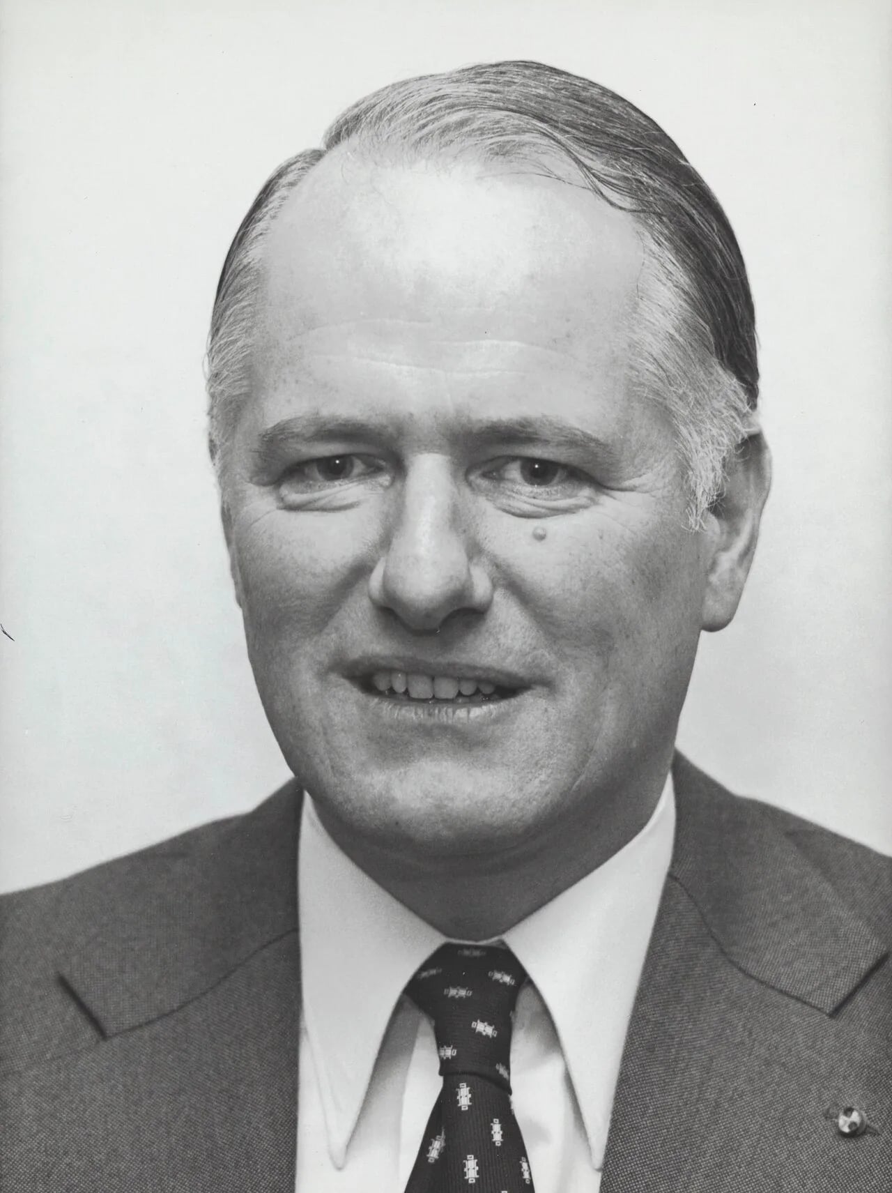 Portrait of Wim van Eekelen (1931–2025) – memorial page