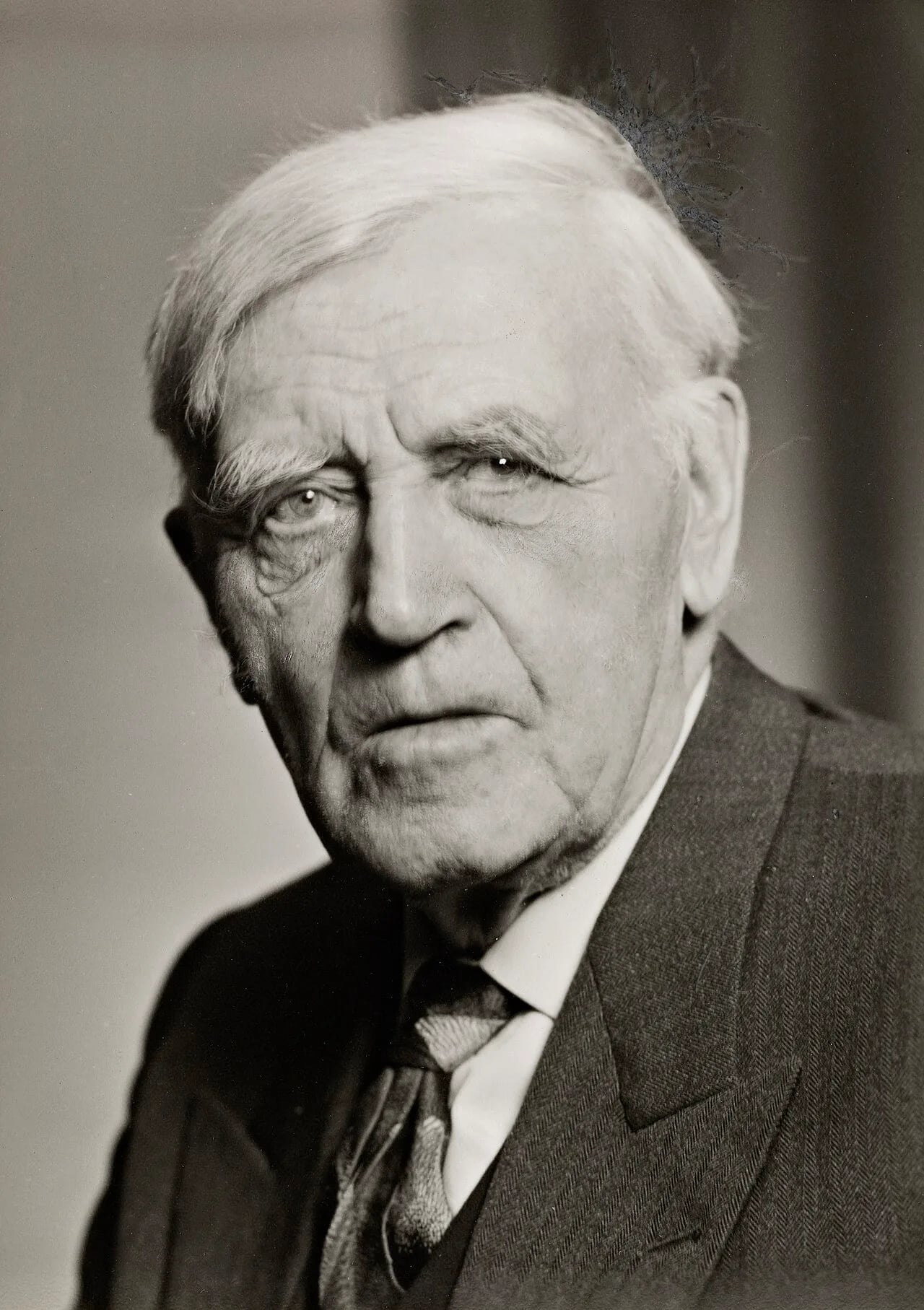 Portrait of Tore Ørjasæter (1886–1968) – memorial page