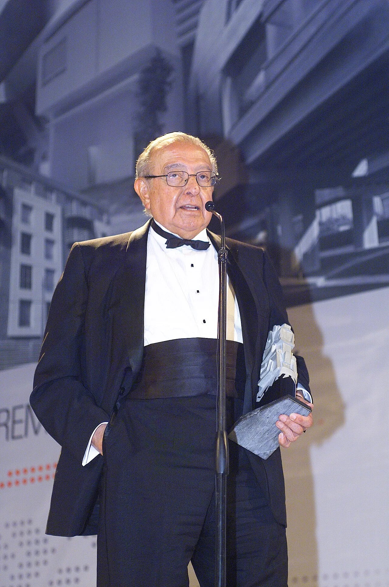 Portrait of Pedro Ramírez Vázquez (1919–2013) – memorial page