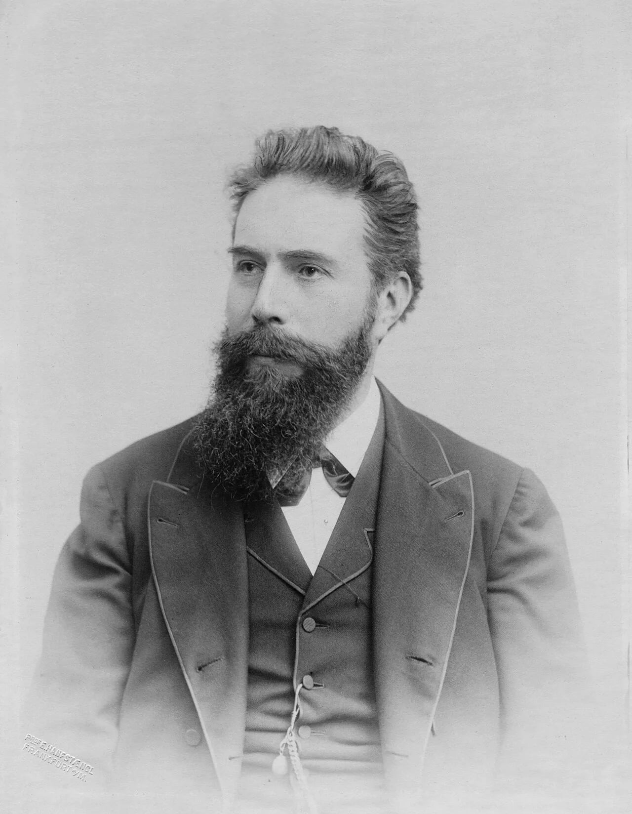 Portrait of Wilhelm Conrad Röntgen (1845–1923) – memorial page