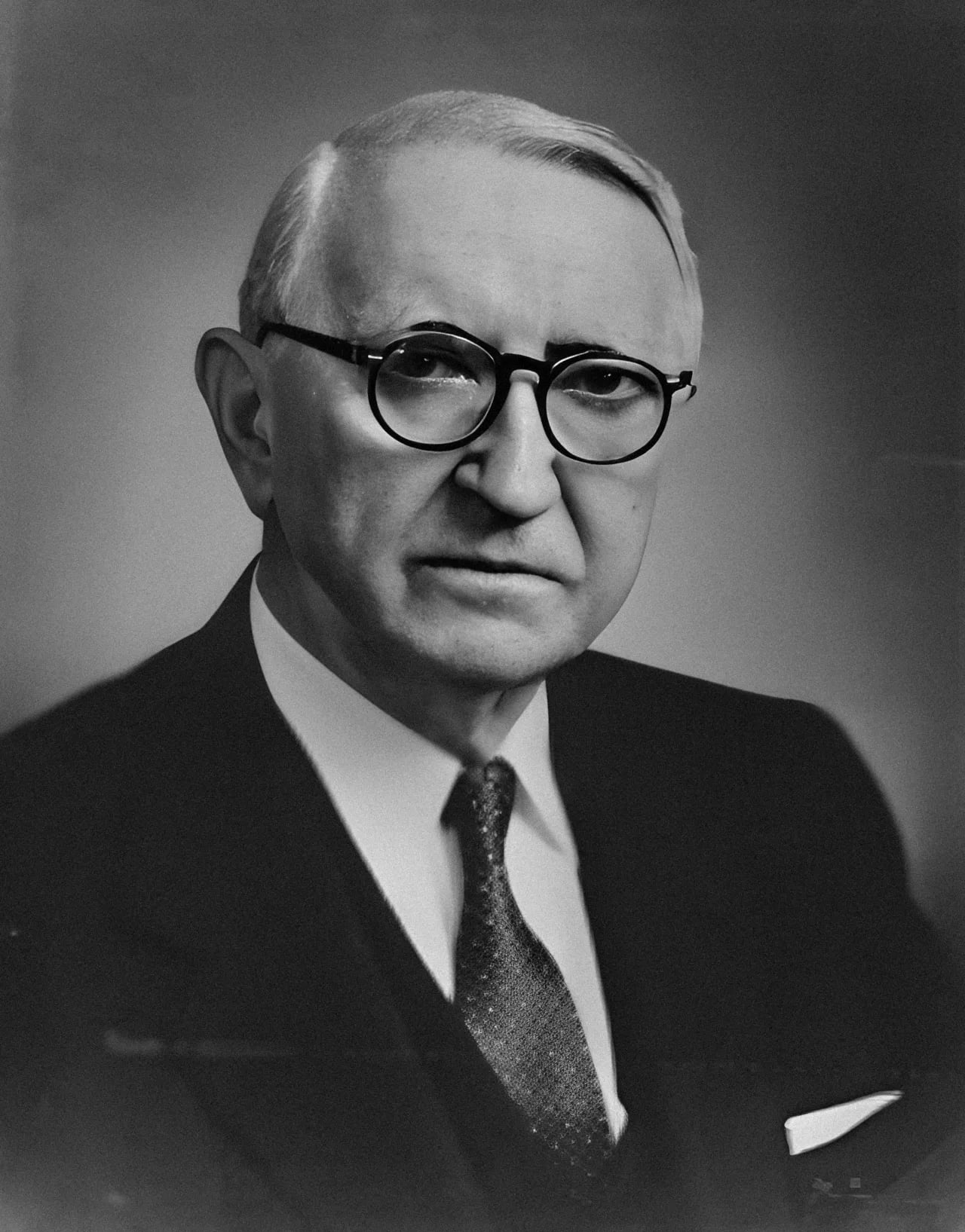 Porträt von Walter F. George (1878–1957) – Gedenkseite