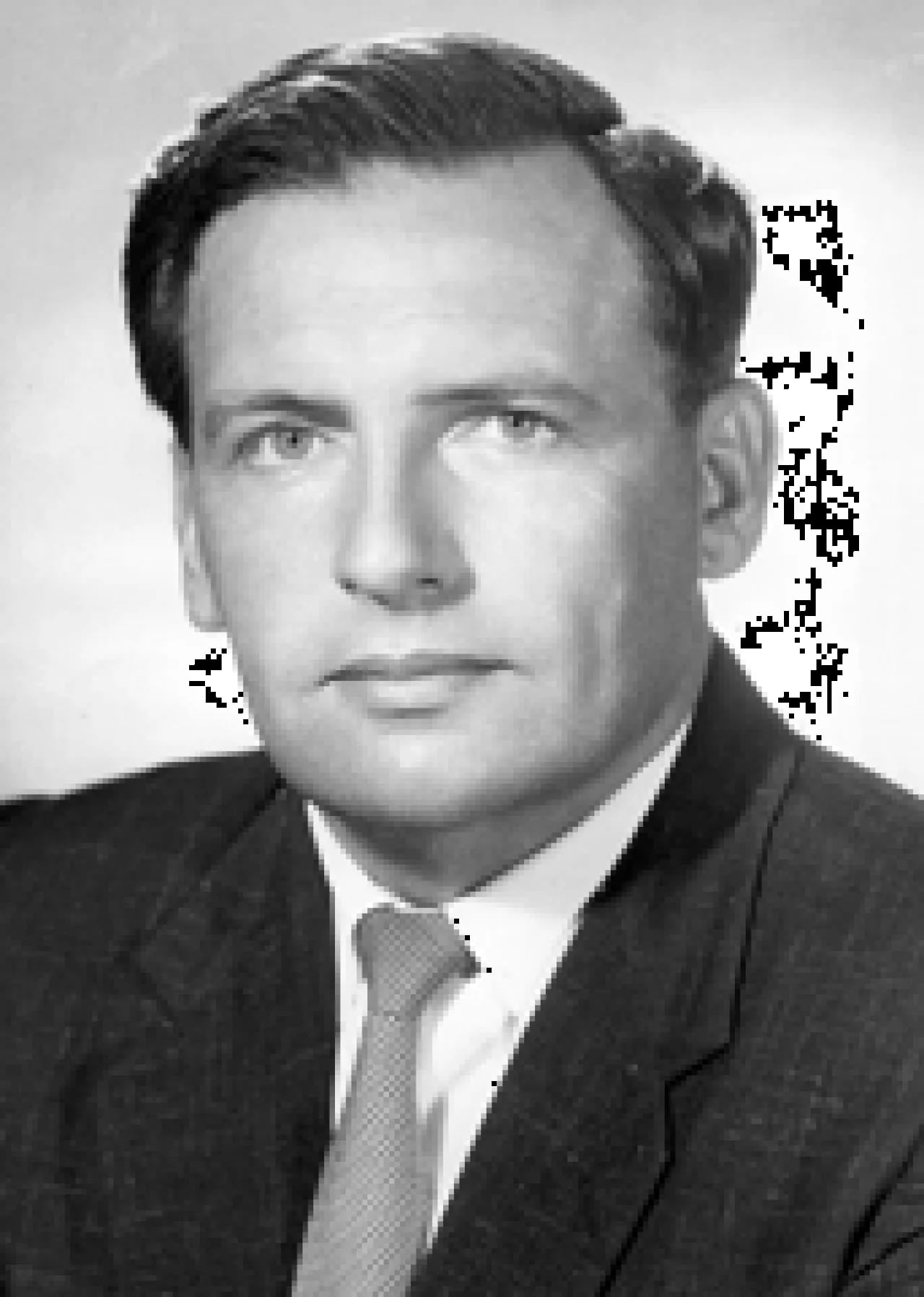 Portrait of Tom Lewis (1922–2016) – memorial page