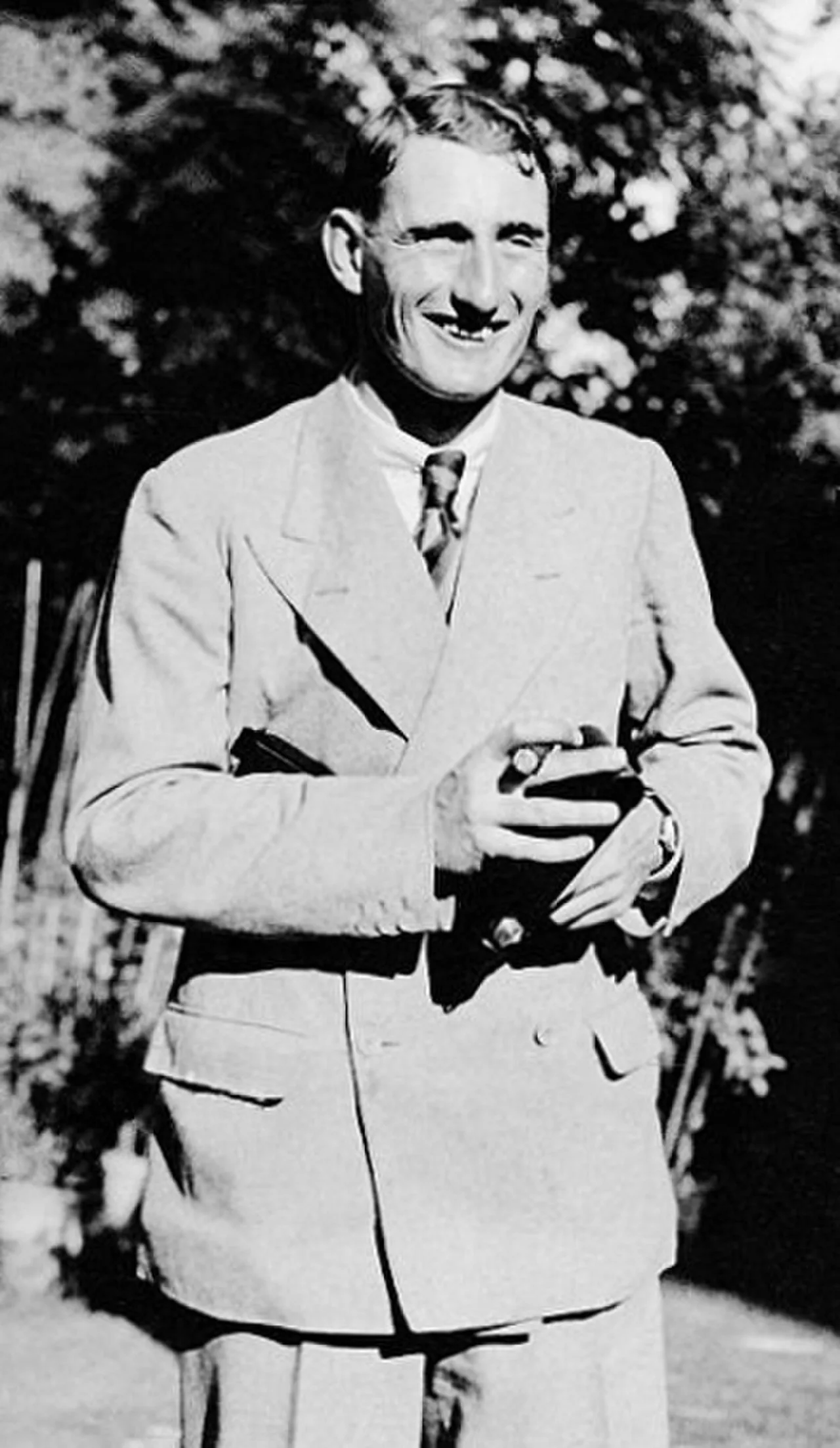 Portrait of Bryan Valentine (1908–1983) – memorial page