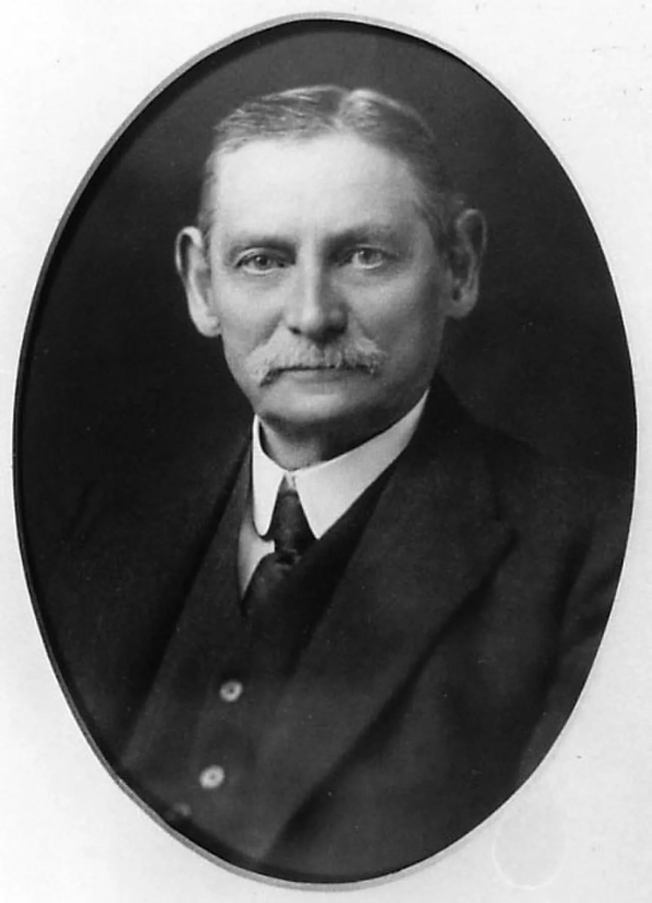 Porträt von Henry Phineas Riall Sankey (1853–1925) – Gedenkseite
