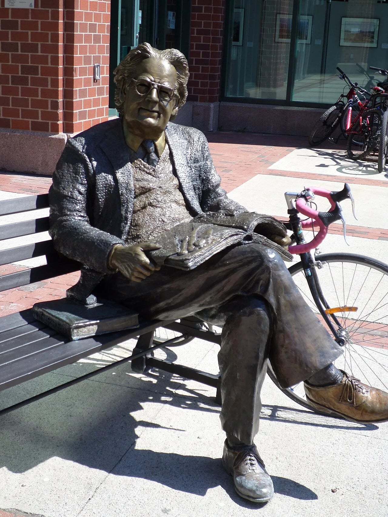 Porträt von Northrop Frye (1912–1991) – Gedenkseite