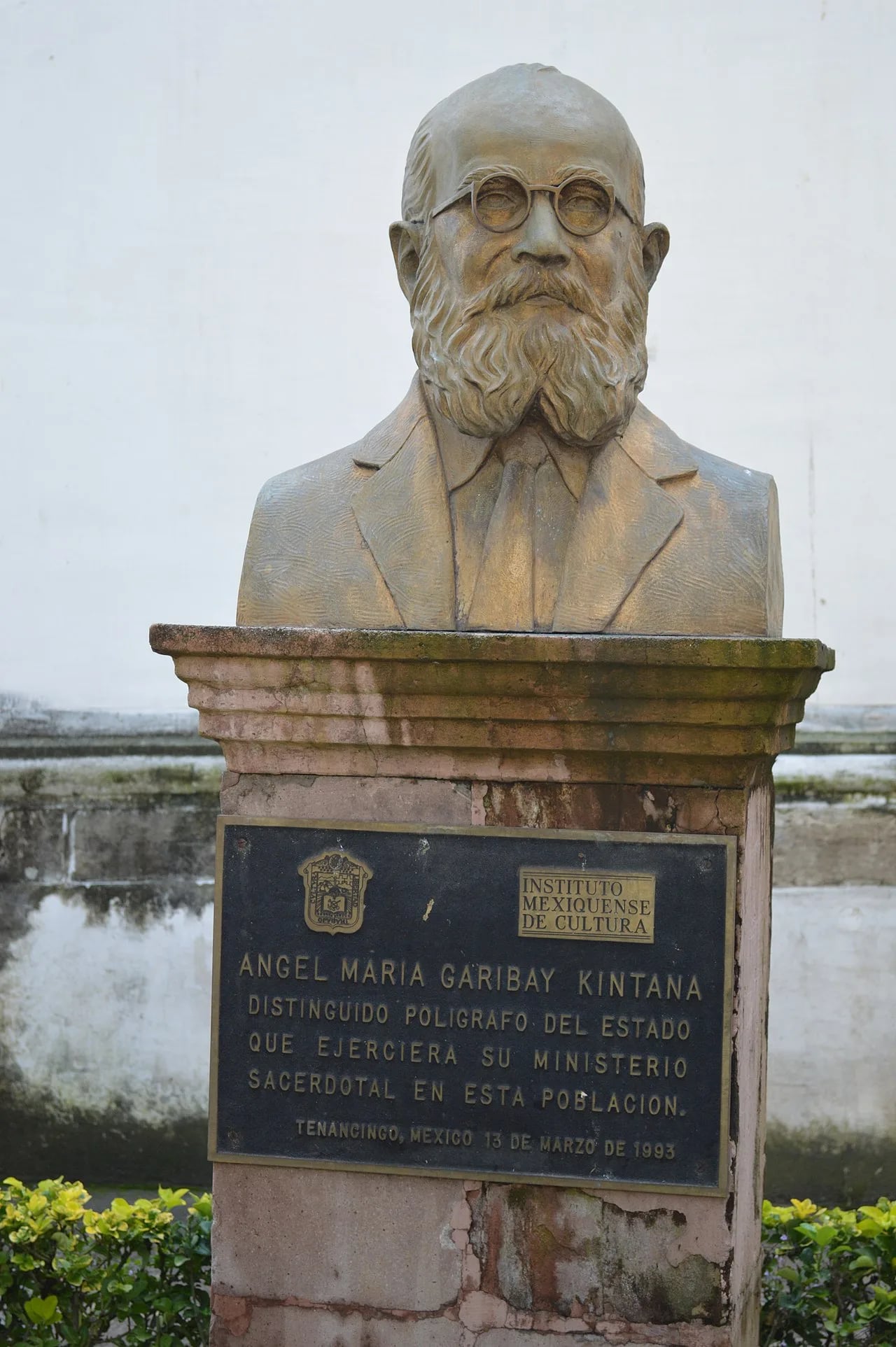 Portrait of Ángel María Garibay Kintana (1892–1967) – memorial page
