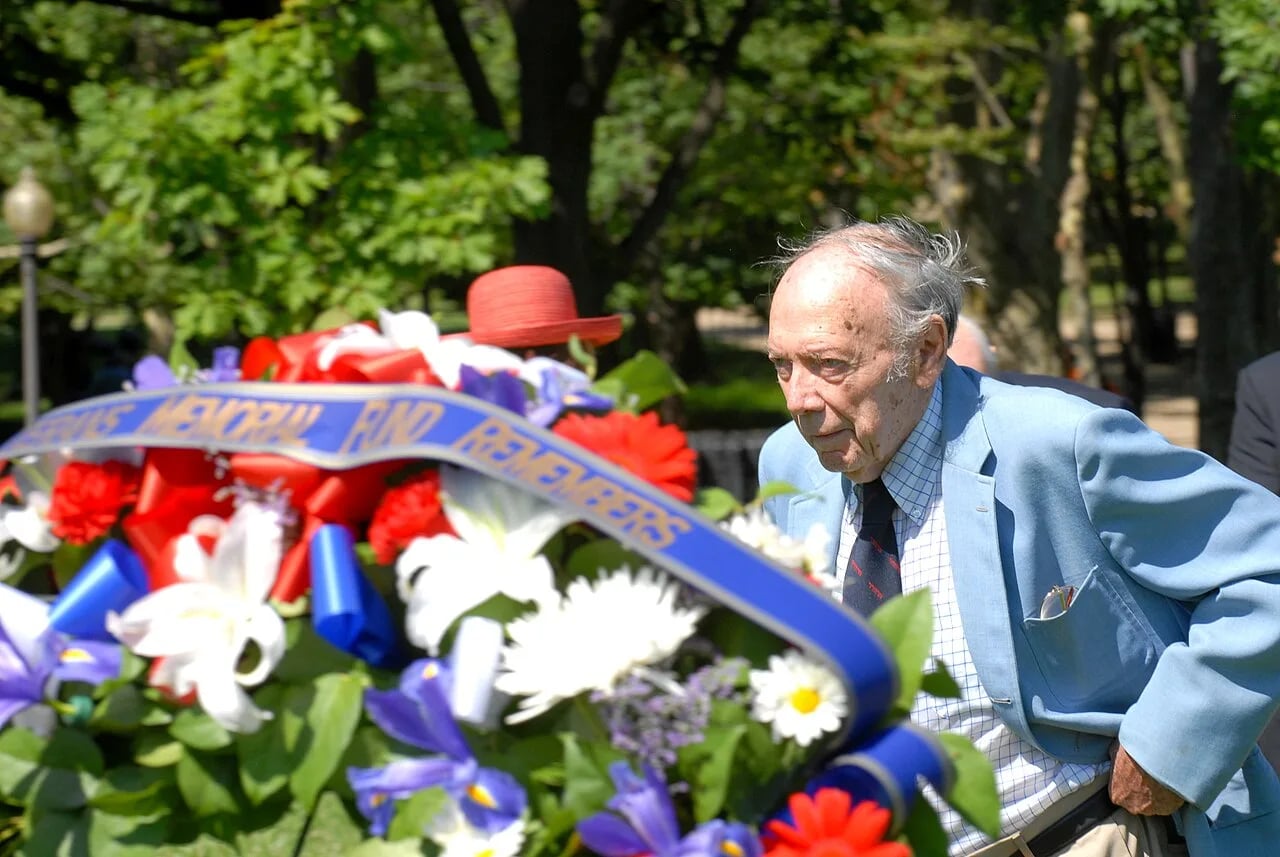 Portrait of Stanley Karnow (1925–2013) – memorial page
